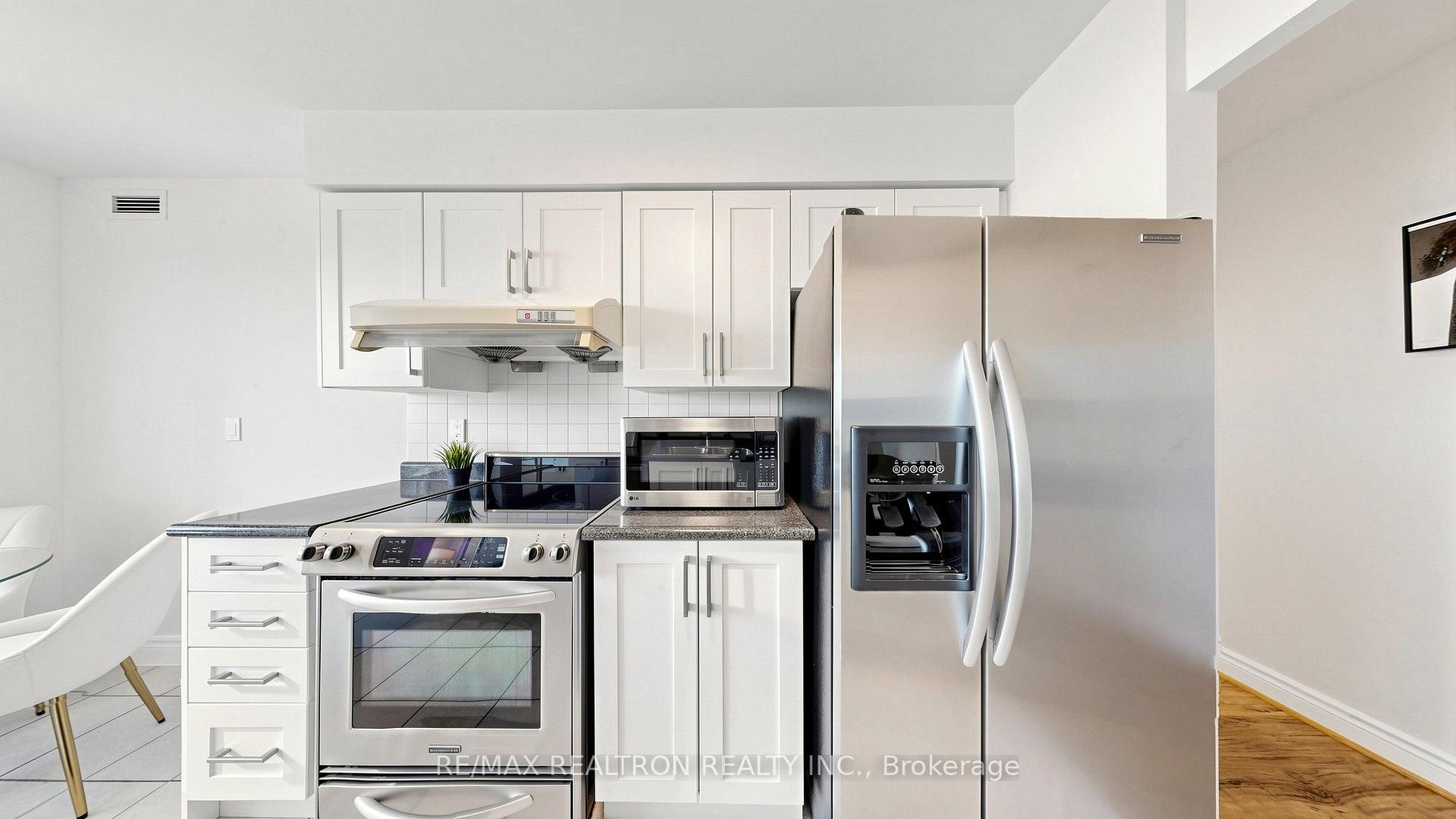 Photo 10 of Unit 608, 1 Hycrest Avenue, North York, Willowdale East — HOMEH