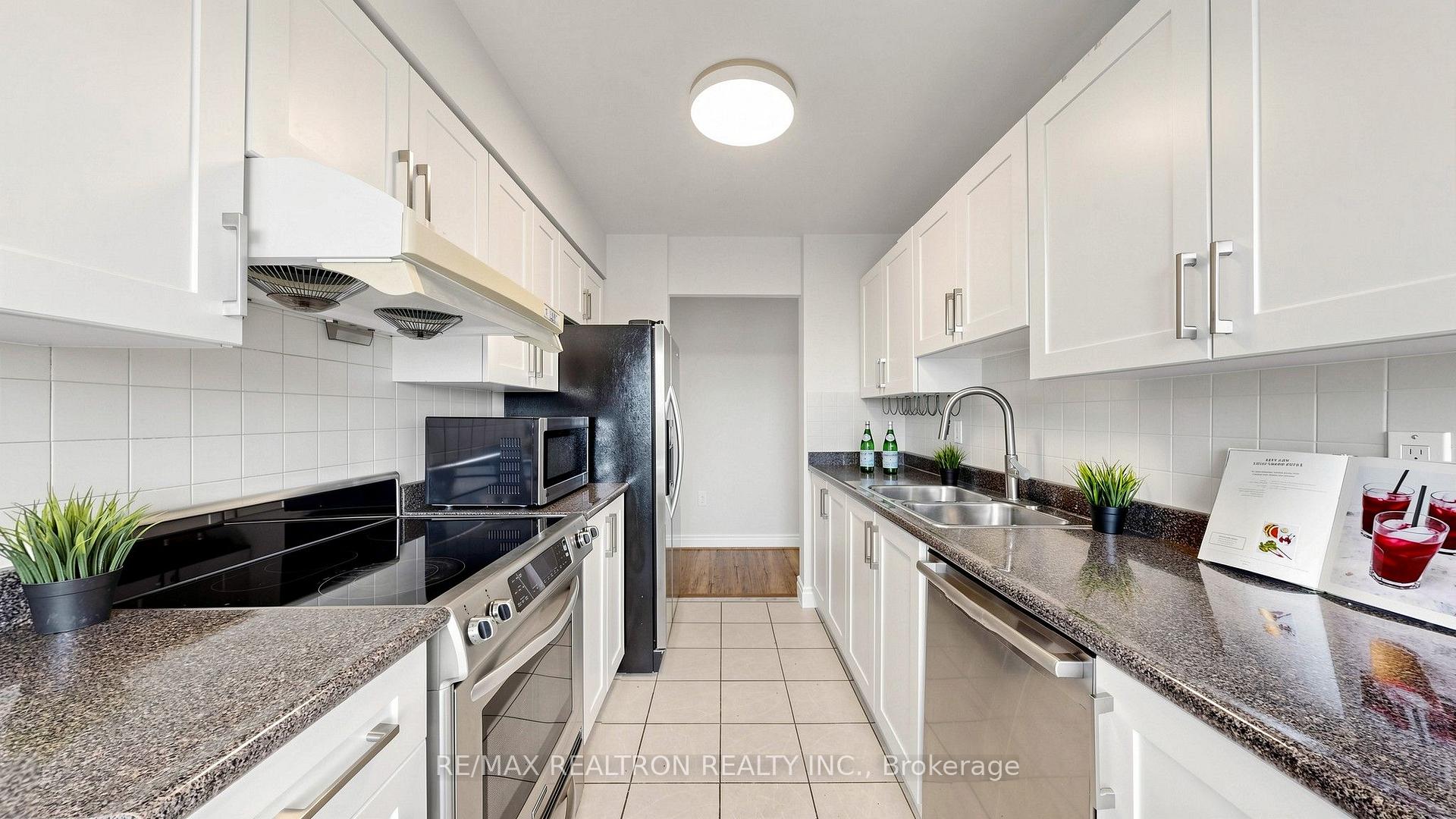 Photo 11 of Unit 608, 1 Hycrest Avenue, North York, Willowdale East — HOMEH