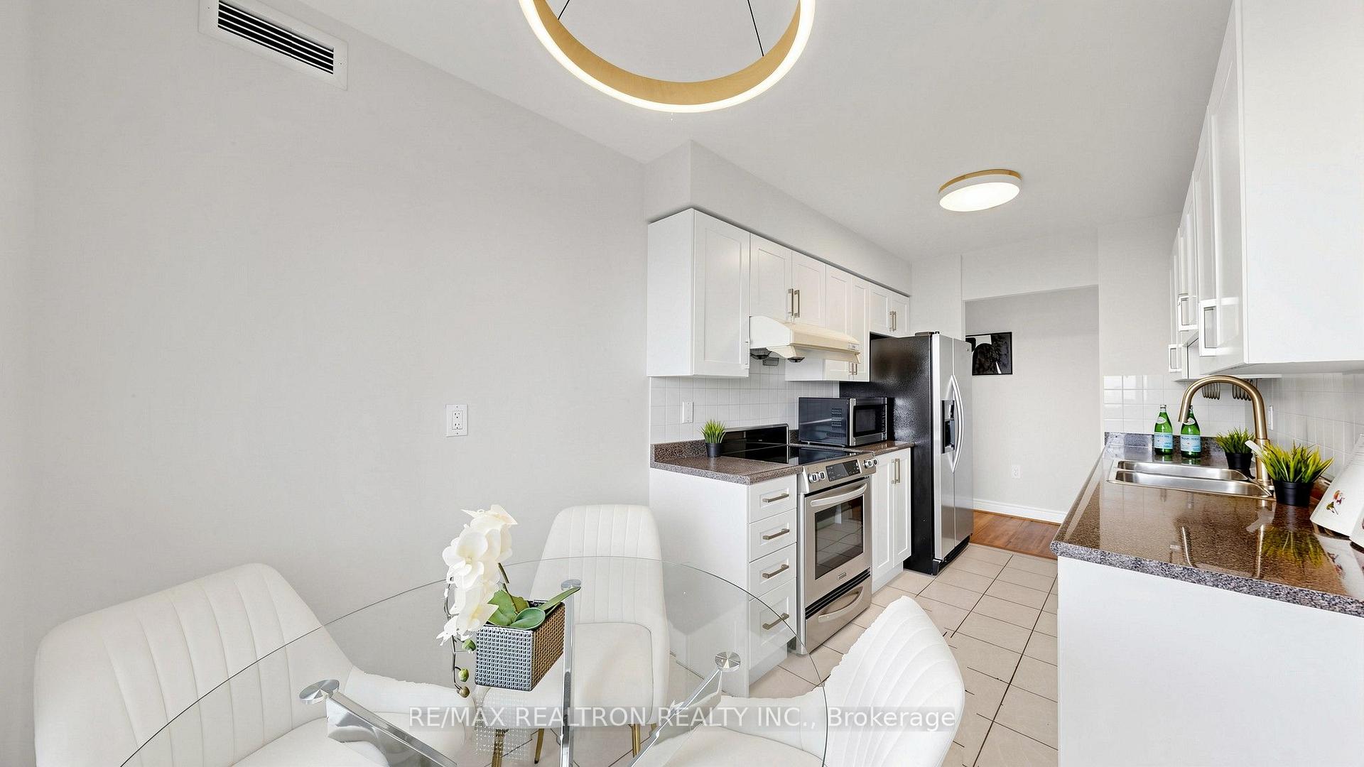 Photo 12 of Unit 608, 1 Hycrest Avenue, North York, Willowdale East — HOMEH