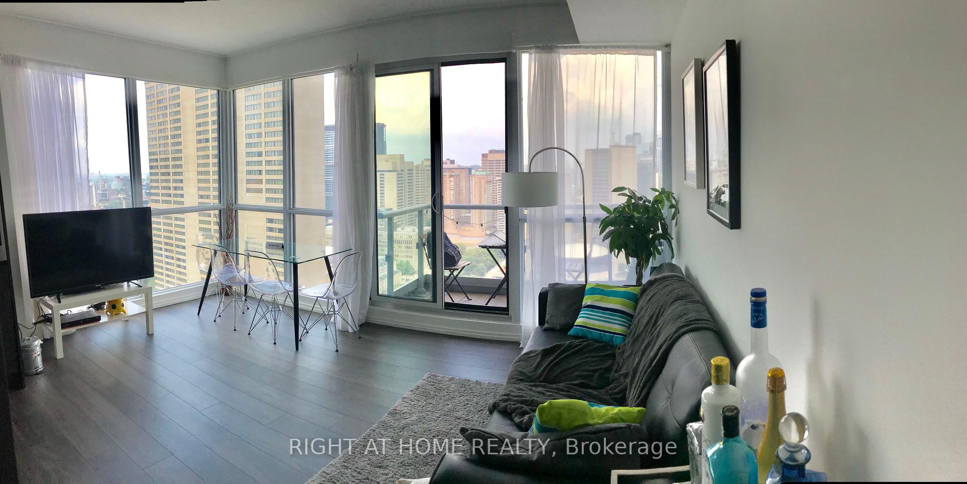 Photo 5 of Unit 3015, 70 Temperance Street, Toronto, Bay Street Corridor — HOMEH