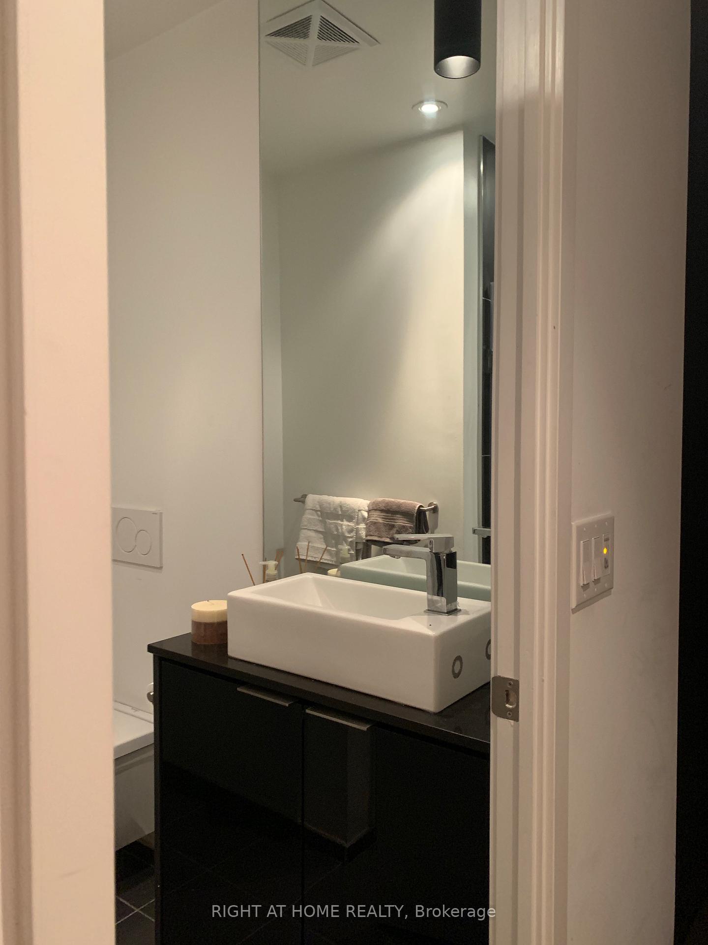 Photo 10 of Unit 3015, 70 Temperance Street, Toronto, Bay Street Corridor — HOMEH