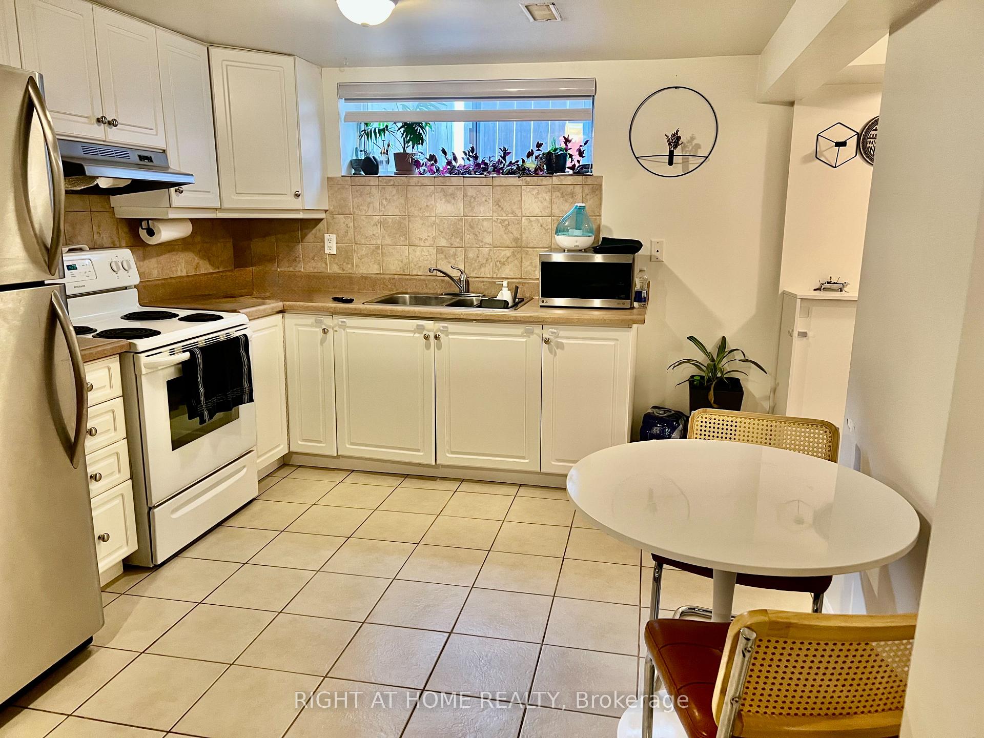 Photo 4 of 28 Gorman Park Road, North York, Clanton Park — HOMEH