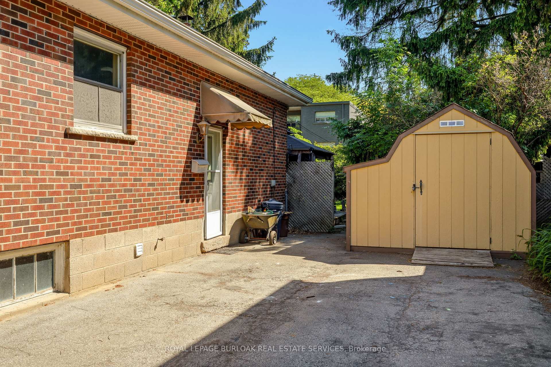 Photo 5 of 337 St. Paul Street, Burlington, Brant — HOMEH
