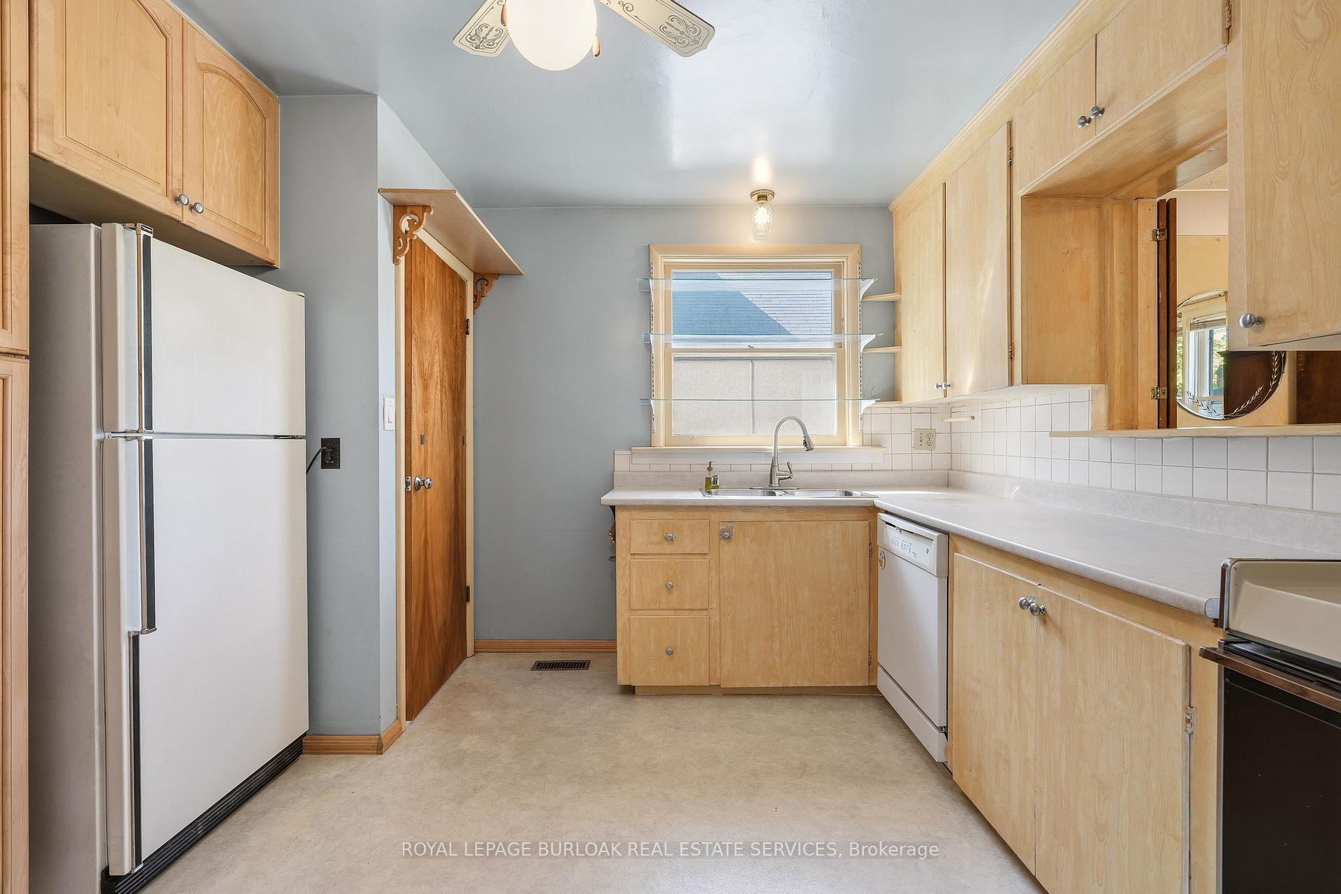 Photo 11 of 337 St. Paul Street, Burlington, Brant — HOMEH