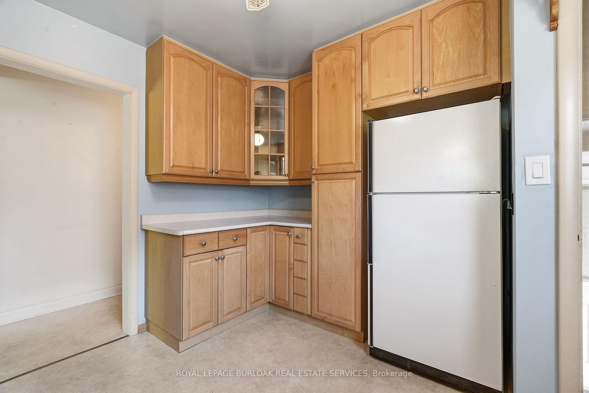Photo 13 of 337 St. Paul Street, Burlington, Brant — HOMEH