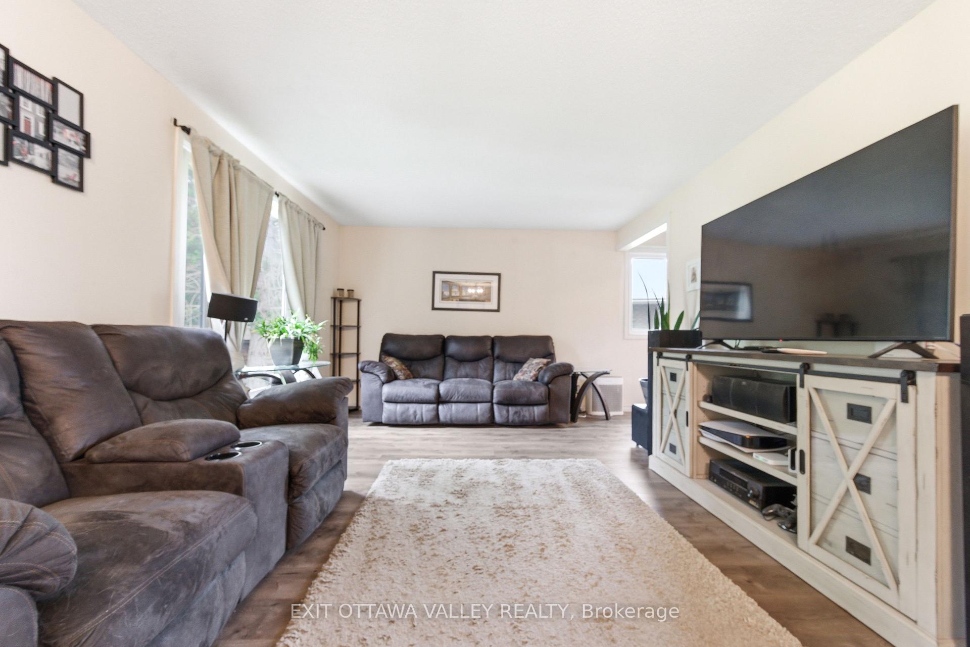 Photo 9 of 13 Tamarack Street, Deep River, Deep River — HOMEH