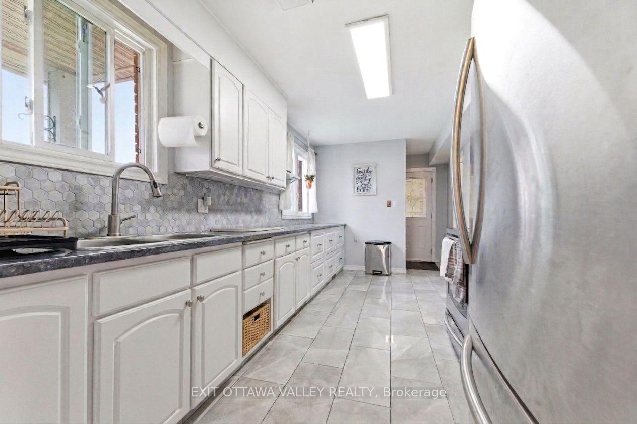 Photo 12 of 13 Tamarack Street, Deep River, Deep River — HOMEH