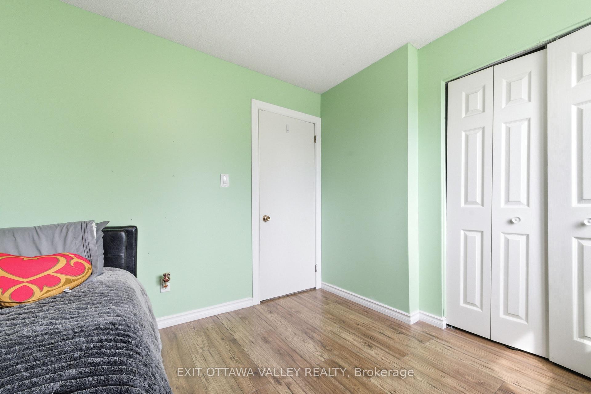 Photo 25 of 13 Tamarack Street, Deep River, Deep River — HOMEH