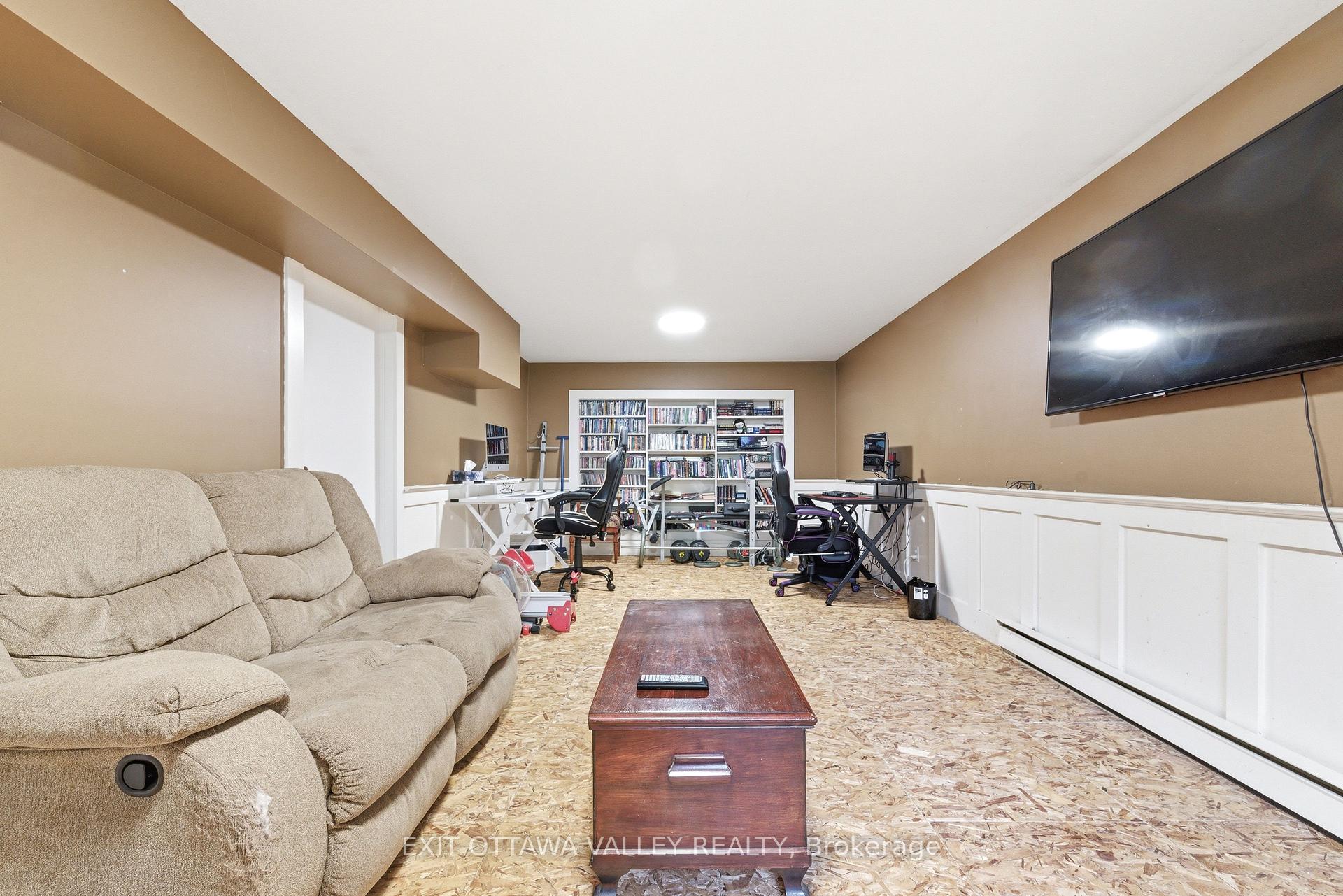 Photo 29 of 13 Tamarack Street, Deep River, Deep River — HOMEH