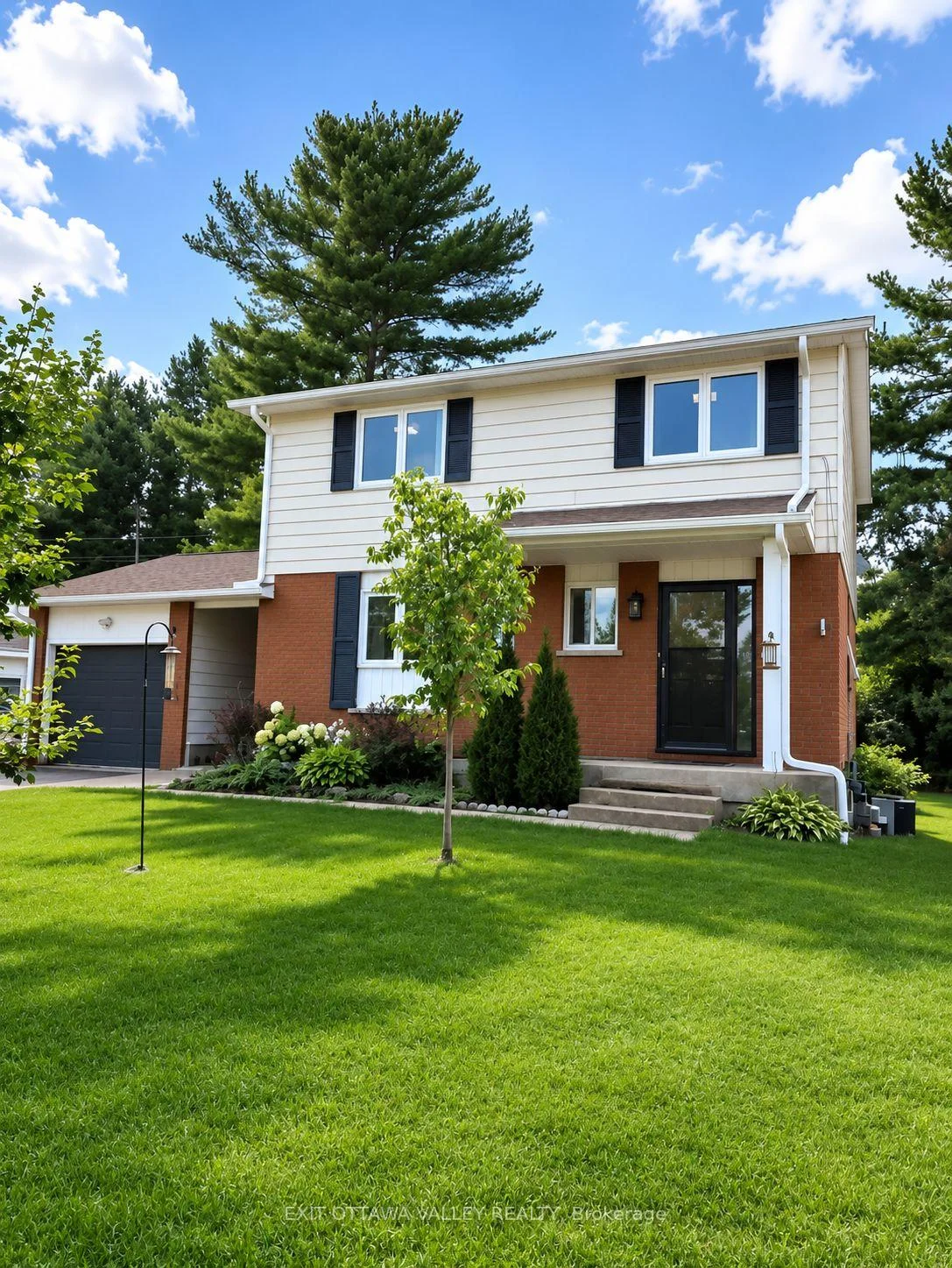 Photo 2 of 13 Tamarack Street, Deep River, Deep River — HOMEH