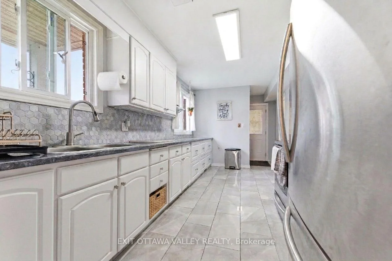 Photo 11 of 13 Tamarack Street, Deep River, Deep River — HOMEH