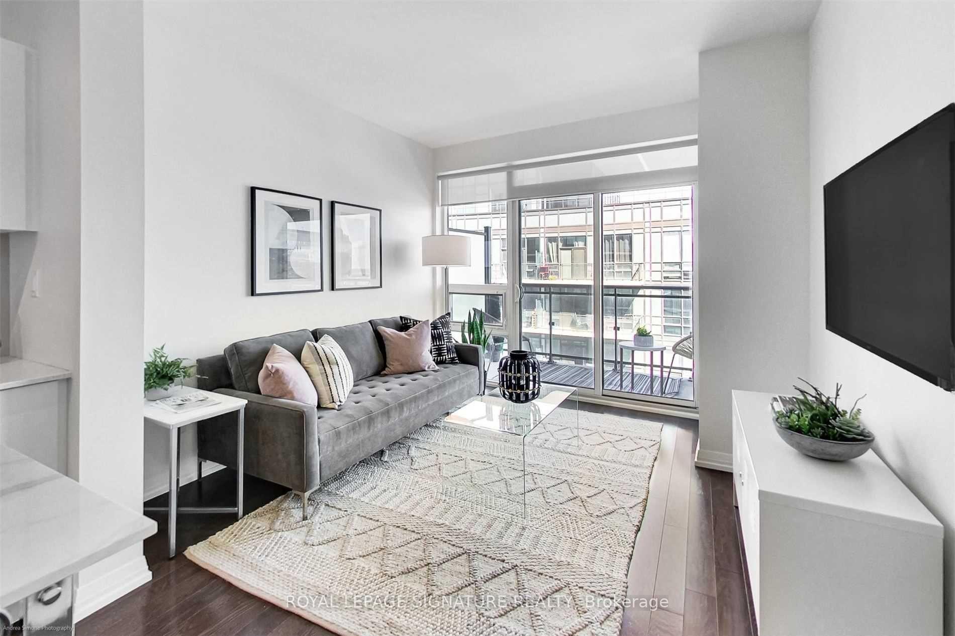 Photo 3 of Unit 2210, 460 Adelaide Street E, Toronto, Moss Park — HOMEH