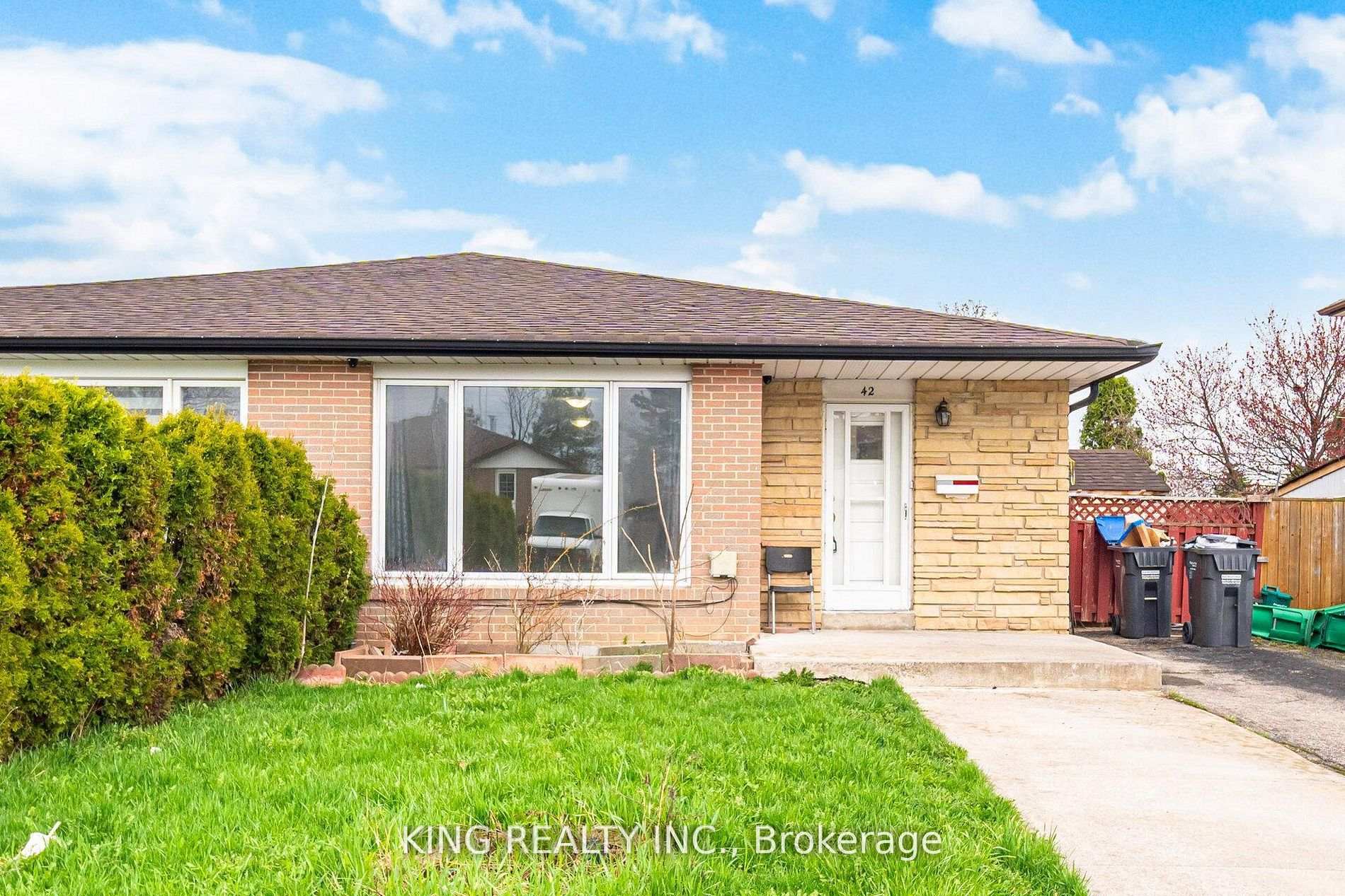 Photo 3 of 42 Flamingo Crescent, Brampton, Southgate — HOMEH