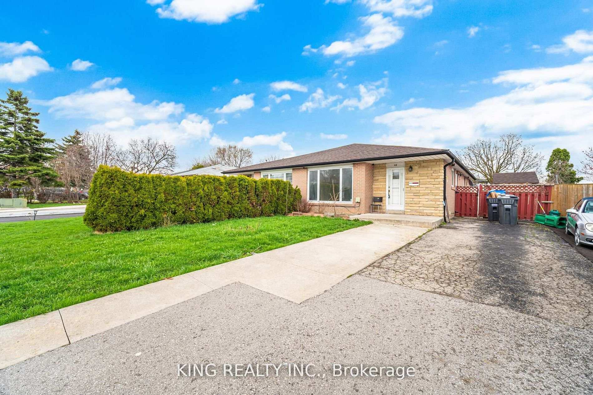 Photo 4 of 42 Flamingo Crescent, Brampton, Southgate — HOMEH