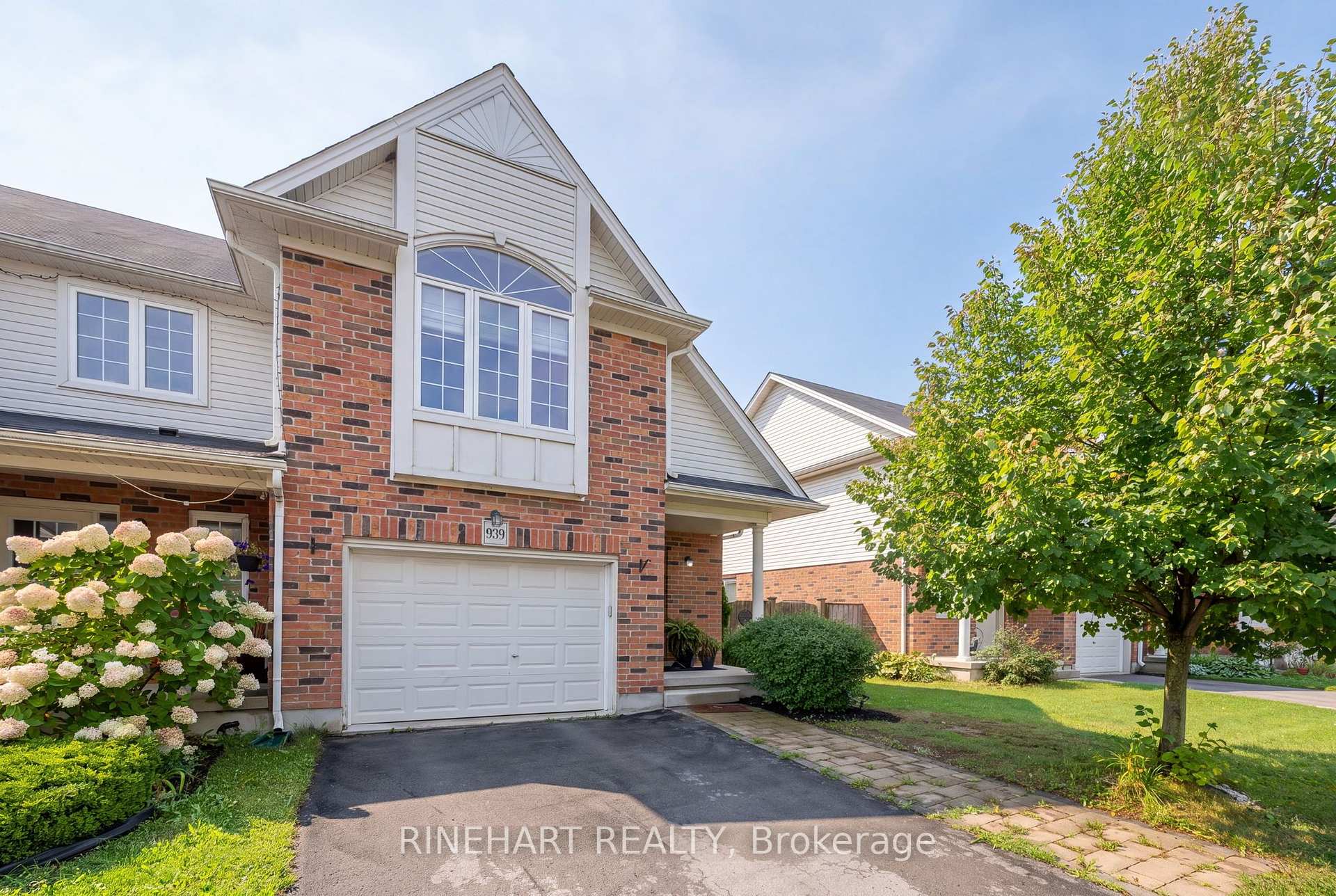 Photo 2 of 939 Silverfox Crescent, London, North S — HOMEH