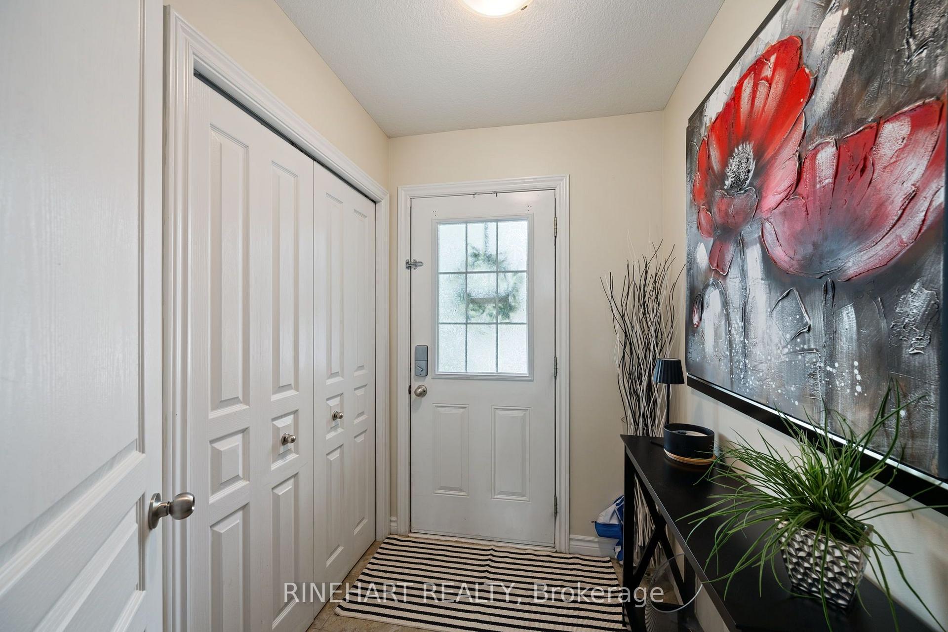 Photo 3 of 939 Silverfox Crescent, London, North S — HOMEH