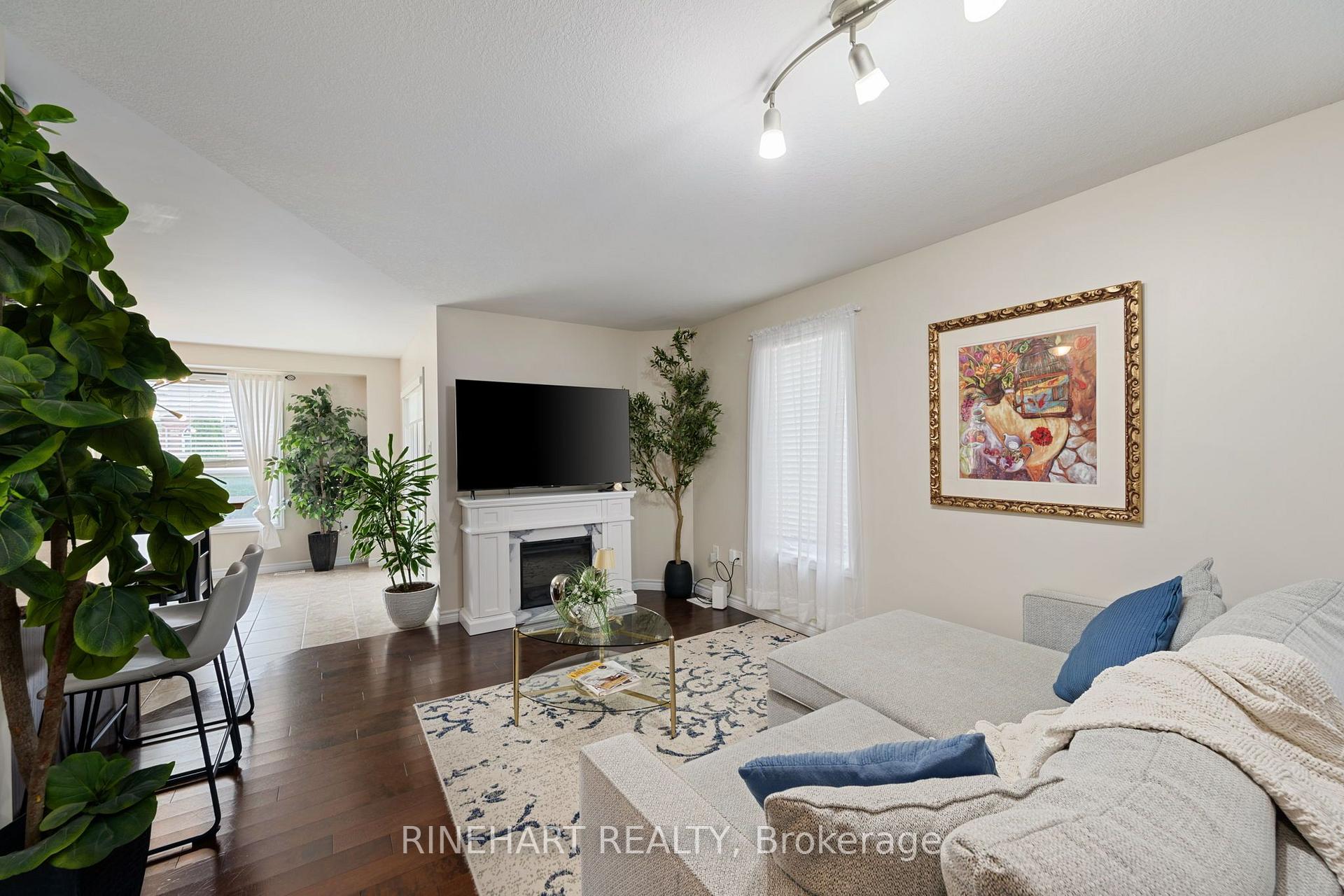 Photo 6 of 939 Silverfox Crescent, London, North S — HOMEH