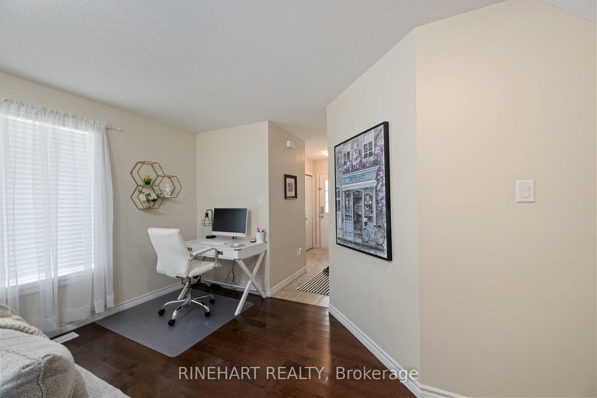 Photo 8 of 939 Silverfox Crescent, London, North S — HOMEH
