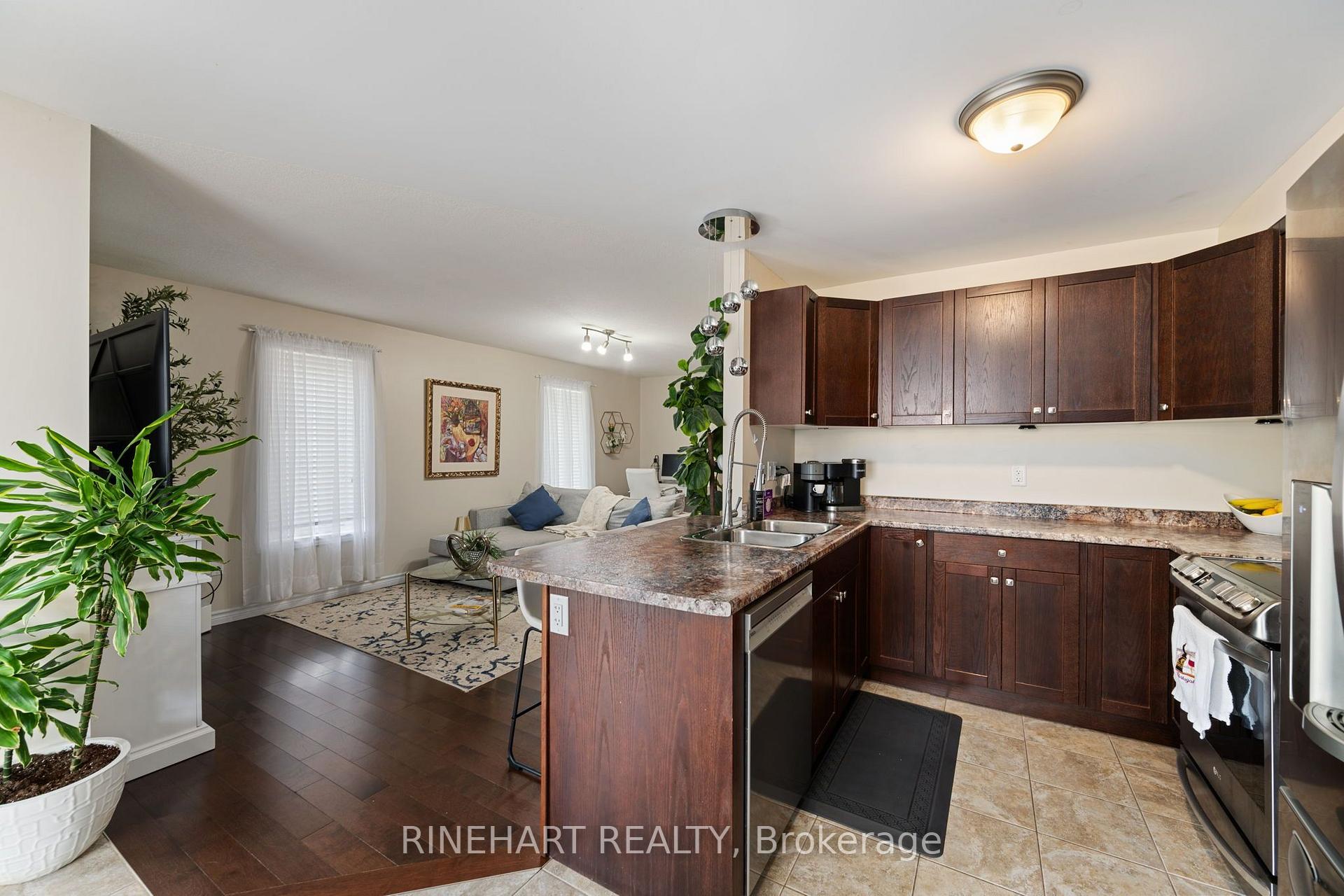 Photo 10 of 939 Silverfox Crescent, London, North S — HOMEH