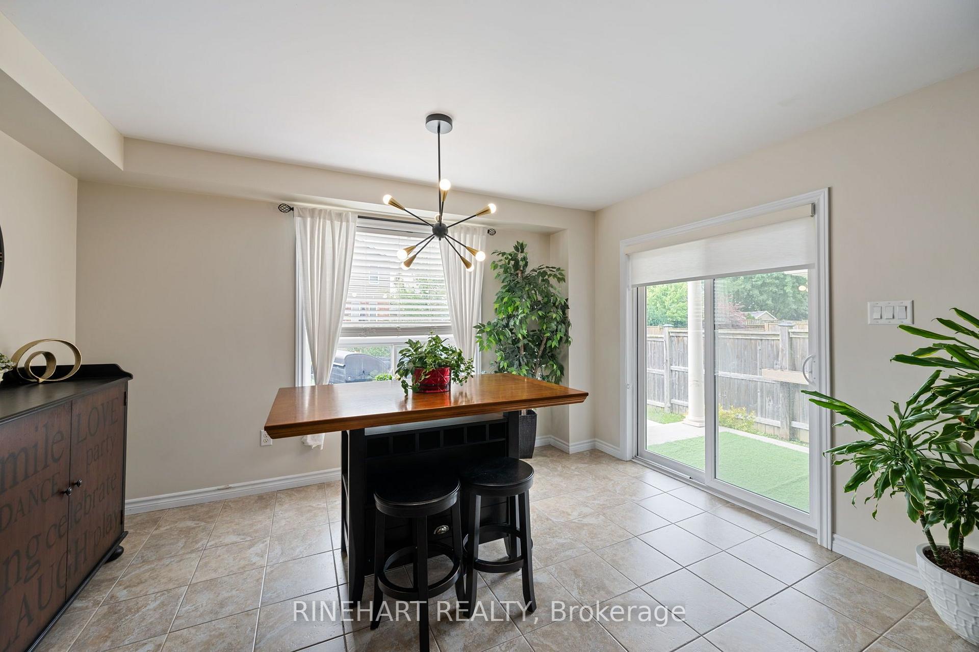 Photo 13 of 939 Silverfox Crescent, London, North S — HOMEH