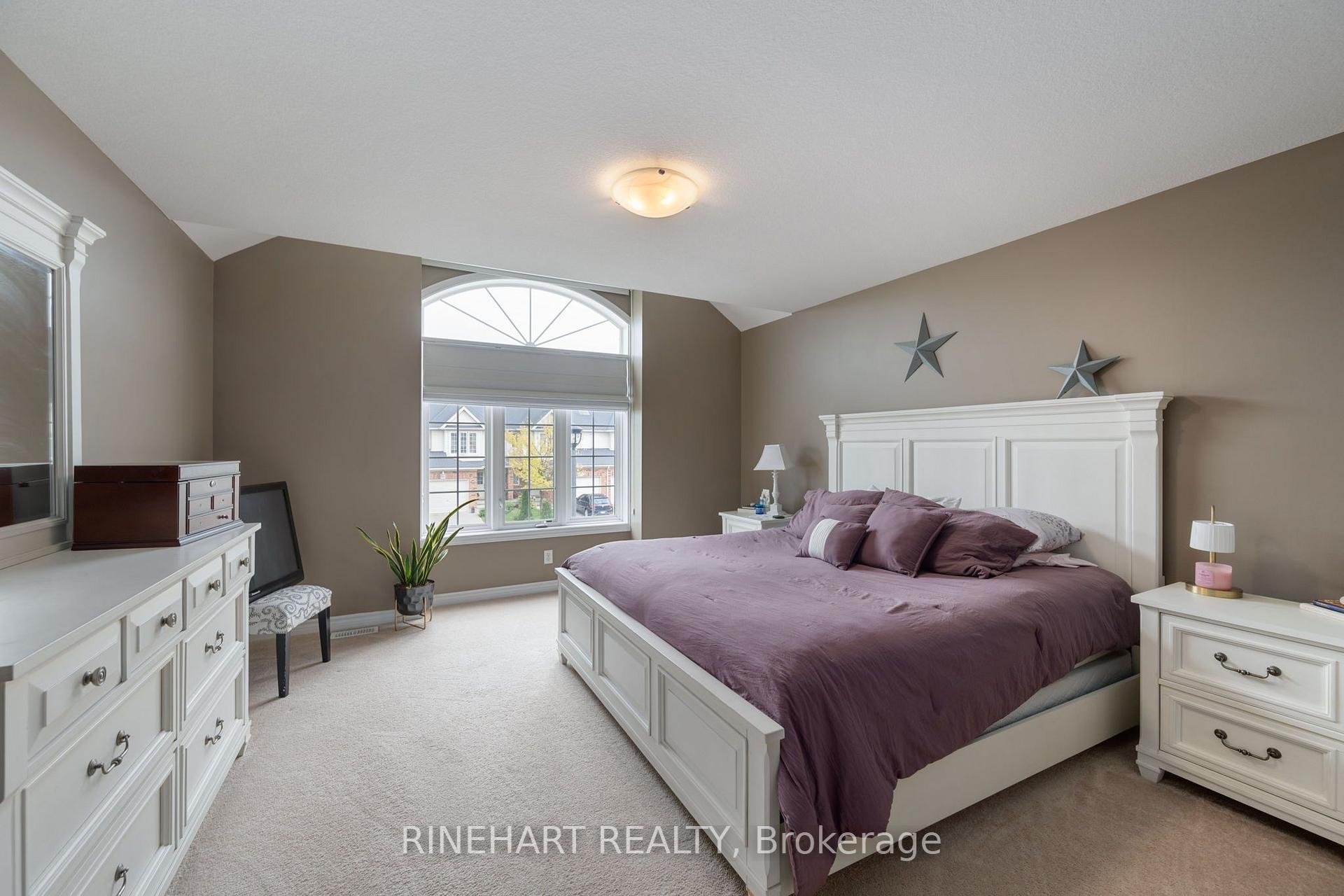 Photo 15 of 939 Silverfox Crescent, London, North S — HOMEH