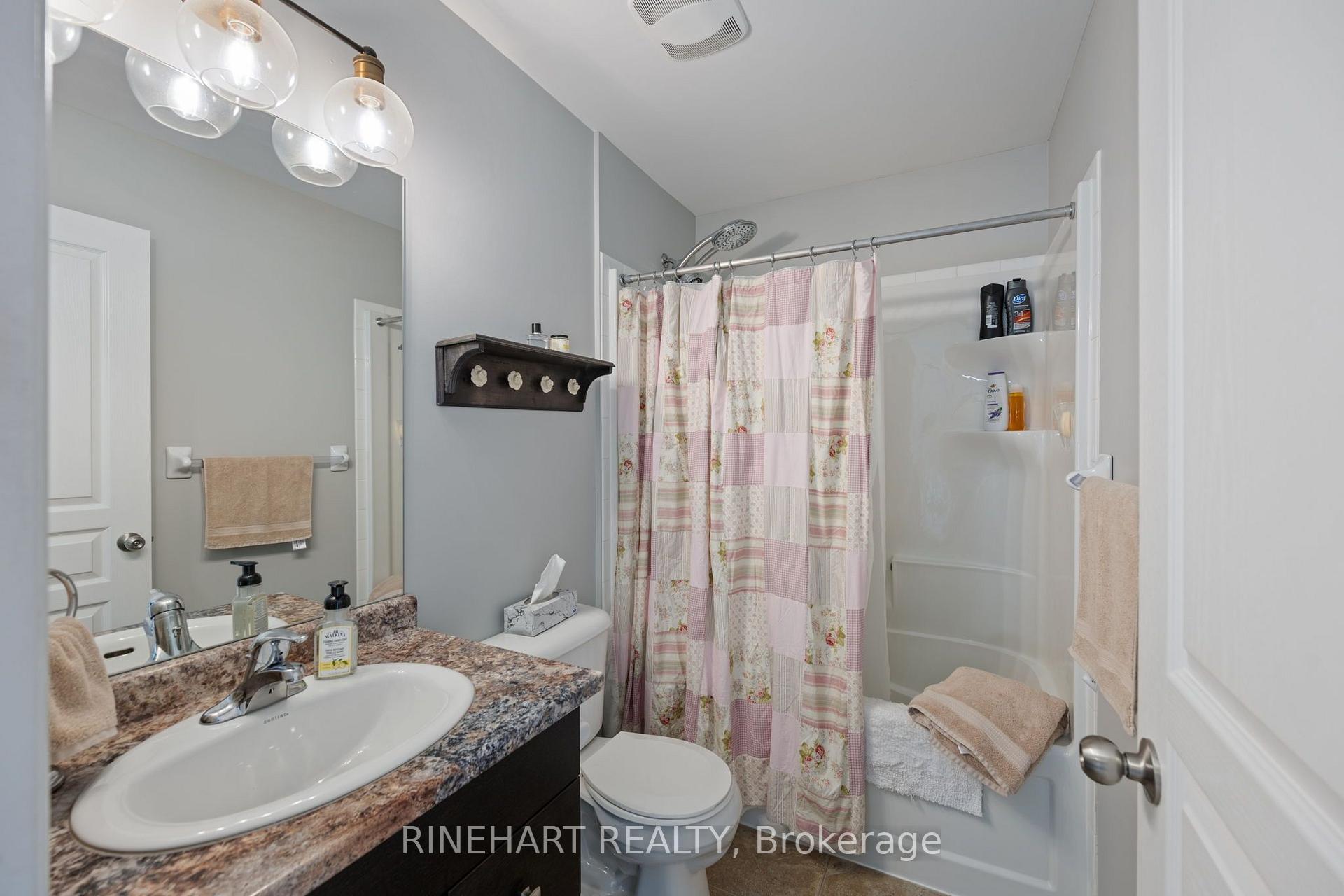 Photo 23 of 939 Silverfox Crescent, London, North S — HOMEH