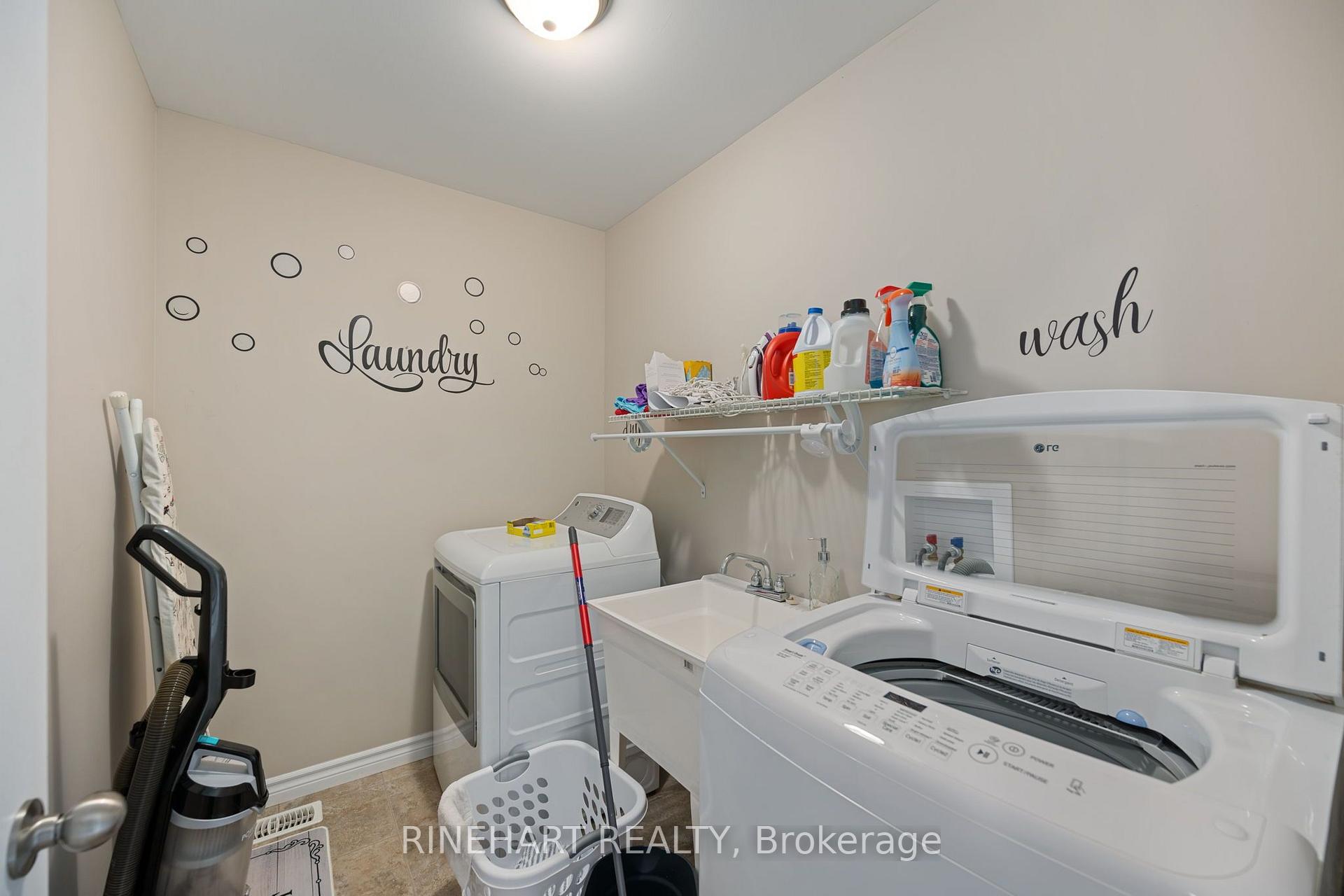 Photo 24 of 939 Silverfox Crescent, London, North S — HOMEH