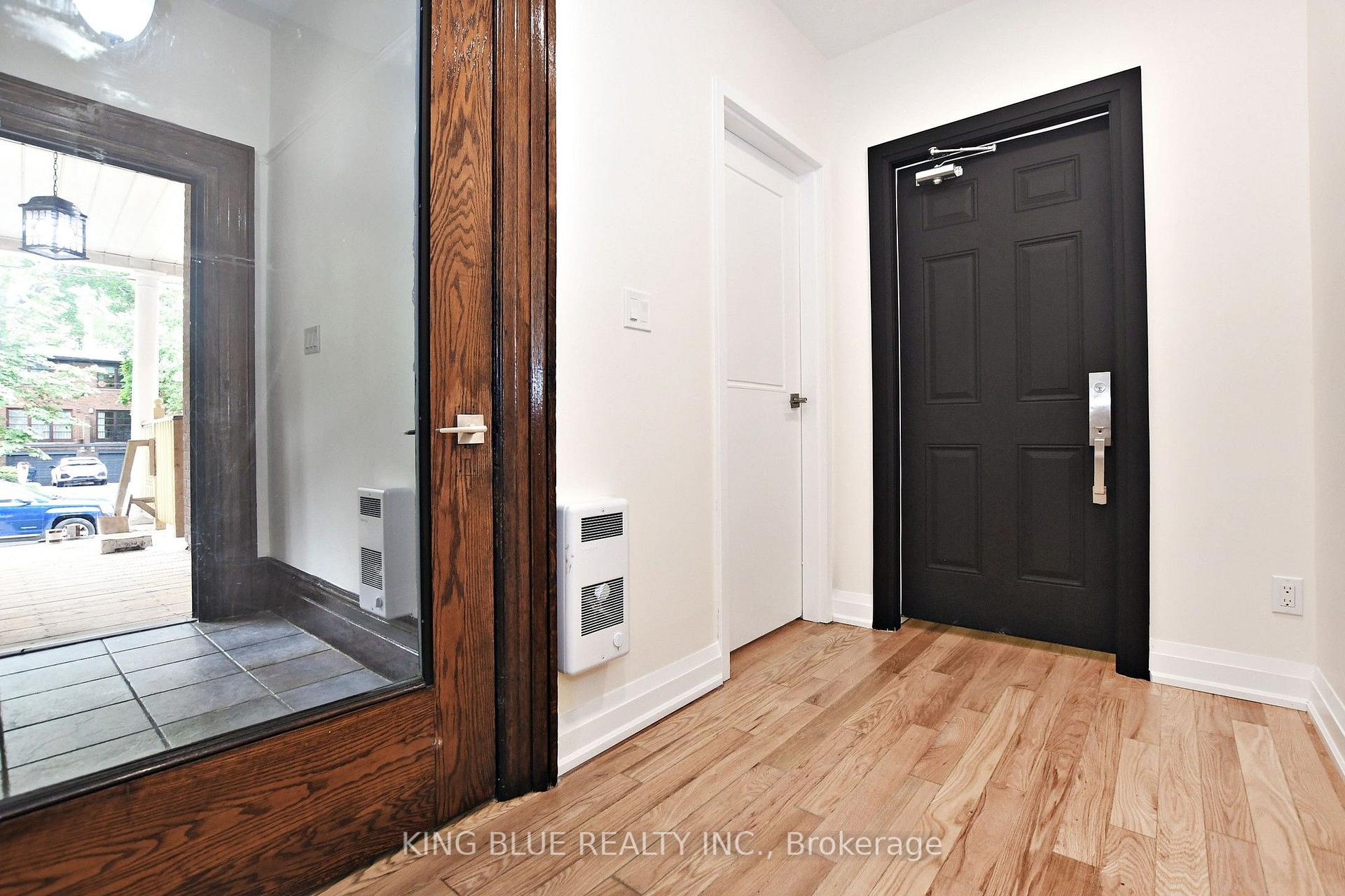 Photo 4 of Unit B, 161 Madison Avenue, Toronto, The Annex — HOMEH