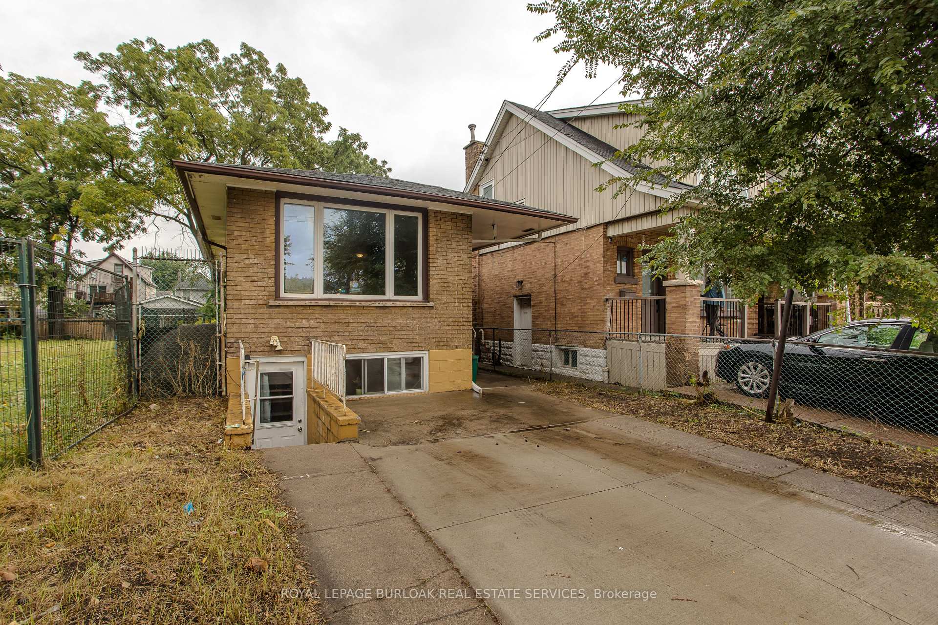 Photo 2 of 307 Dunsmure Road, Hamilton, Crown Point — HOMEH