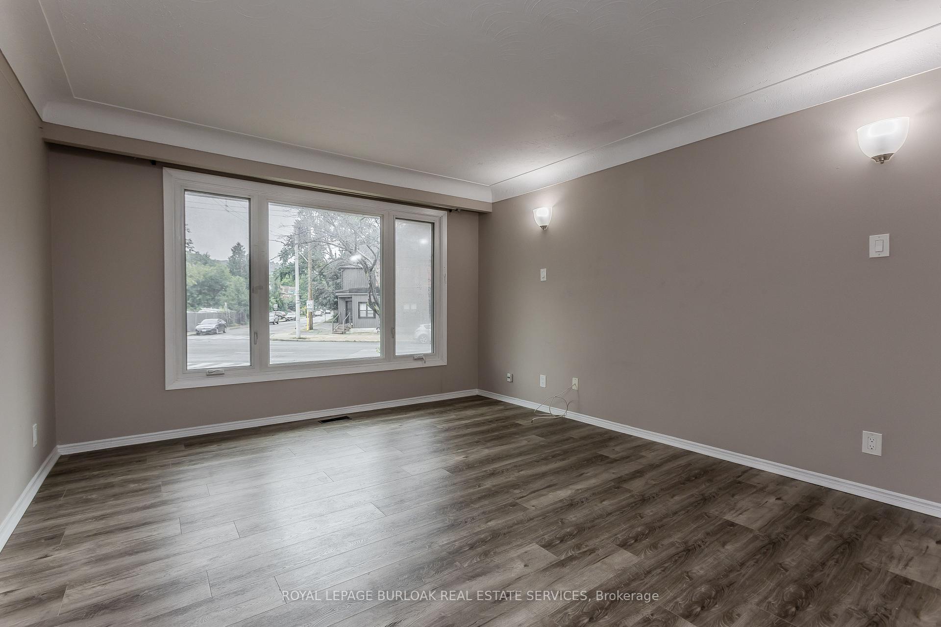 Photo 5 of 307 Dunsmure Road, Hamilton, Crown Point — HOMEH