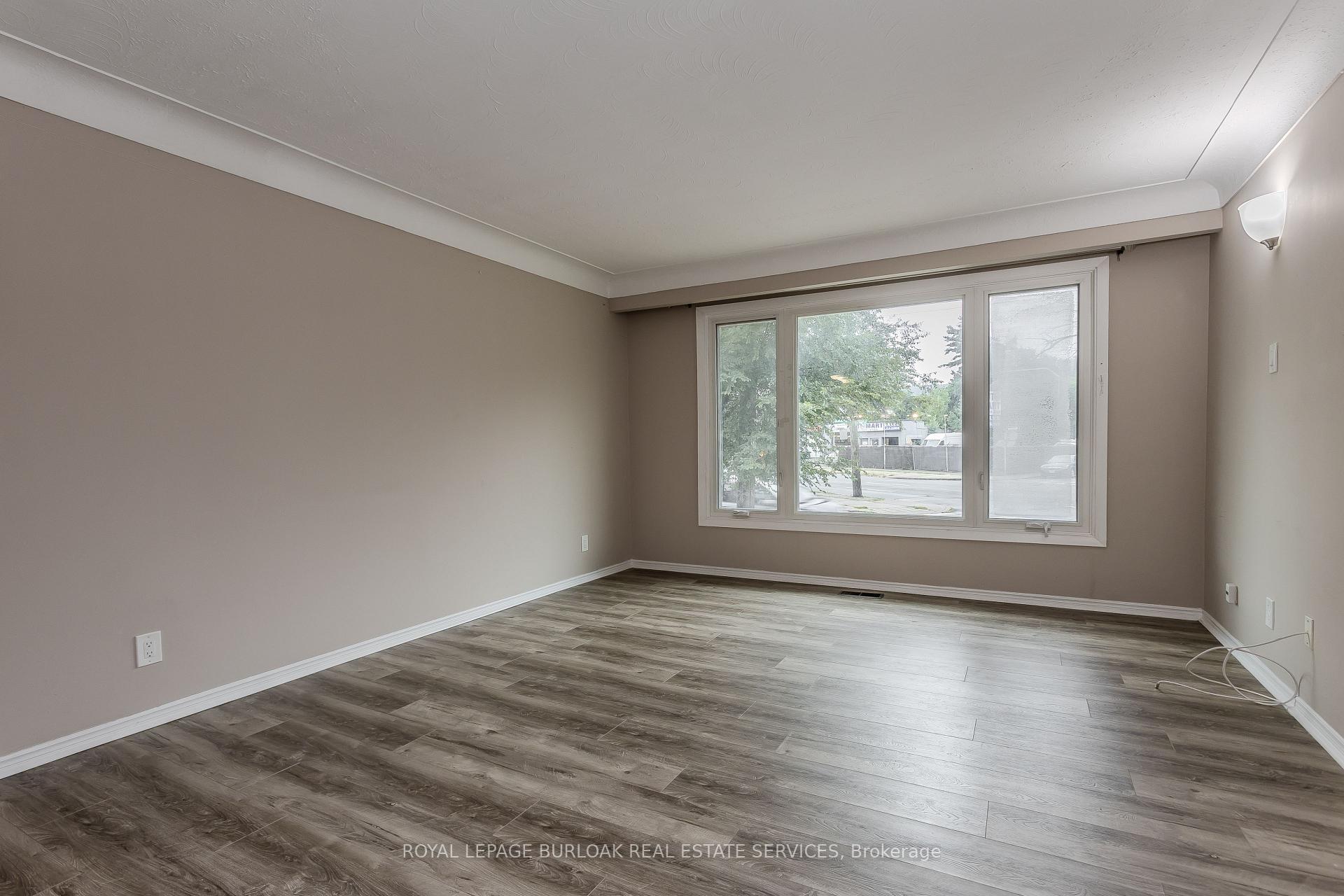 Photo 9 of 307 Dunsmure Road, Hamilton, Crown Point — HOMEH