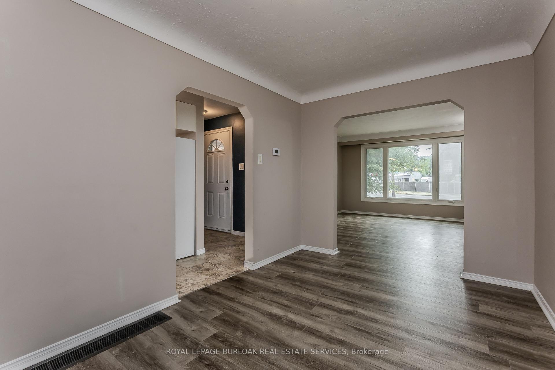 Photo 12 of 307 Dunsmure Road, Hamilton, Crown Point — HOMEH