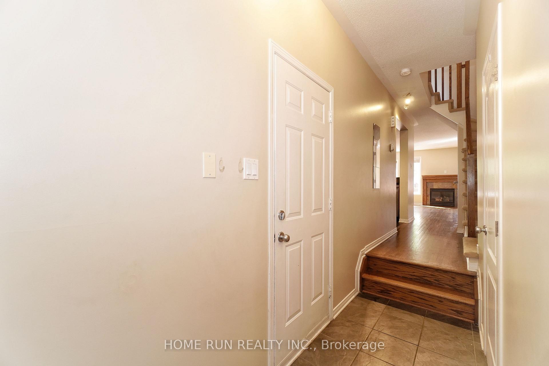Photo 2 of 292 Freedom Private, Ottawa, Riverview Park — HOMEH