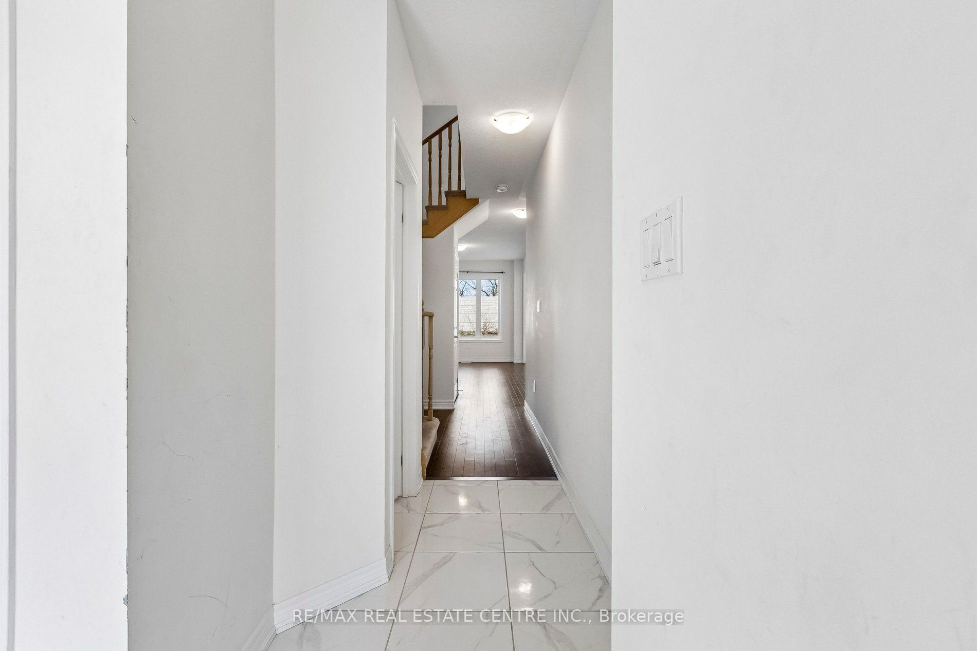 Photo 4 of 166 Deerpath Drive, Guelph, Willow West/Sugarbush/West Acres — HOMEH