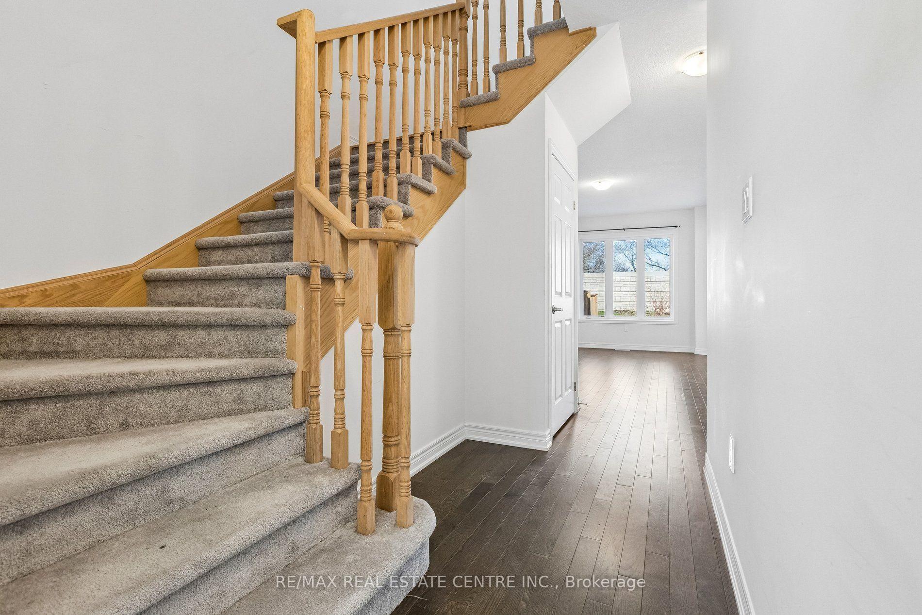 Photo 7 of 166 Deerpath Drive, Guelph, Willow West/Sugarbush/West Acres — HOMEH