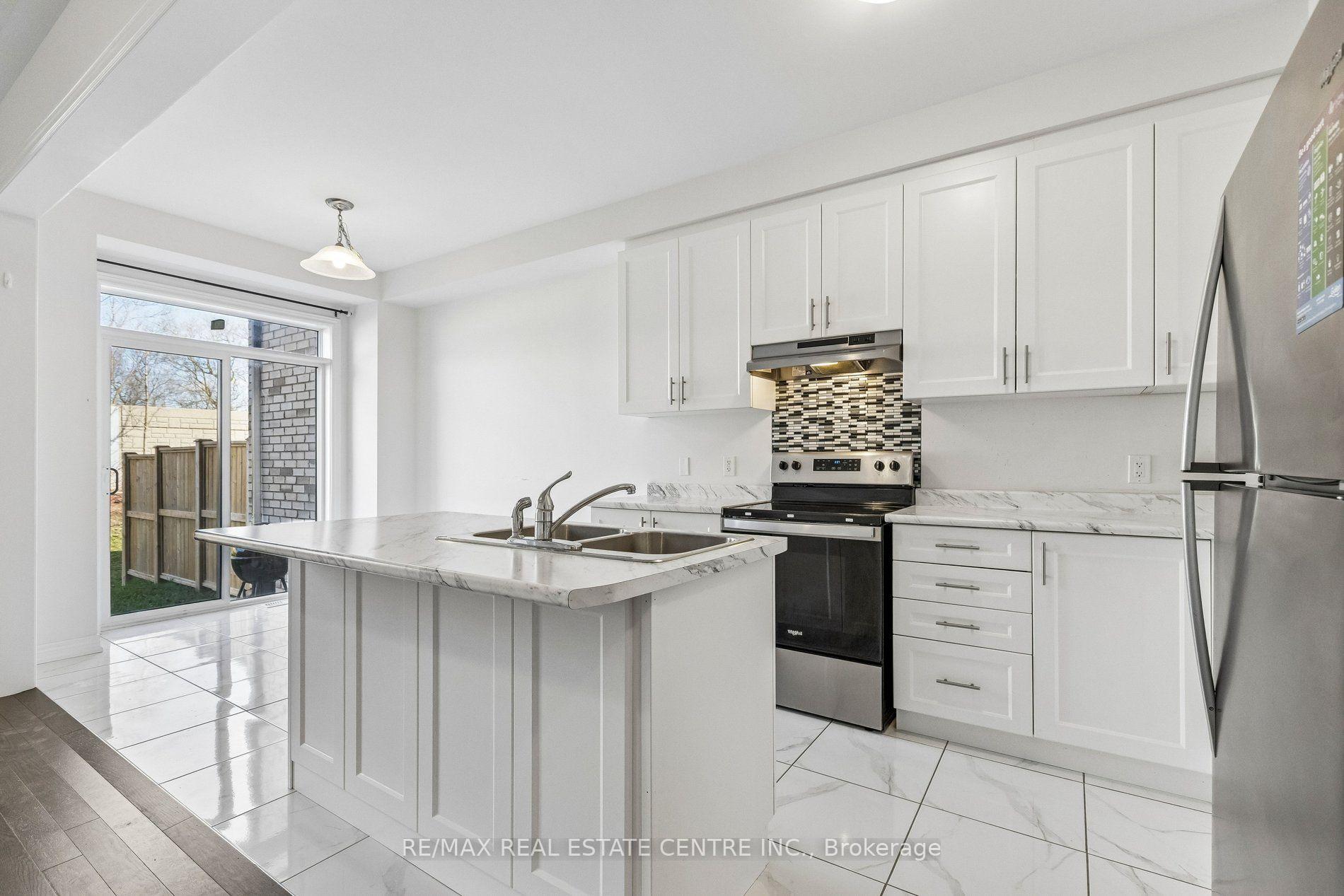 Photo 19 of 166 Deerpath Drive, Guelph, Willow West/Sugarbush/West Acres — HOMEH