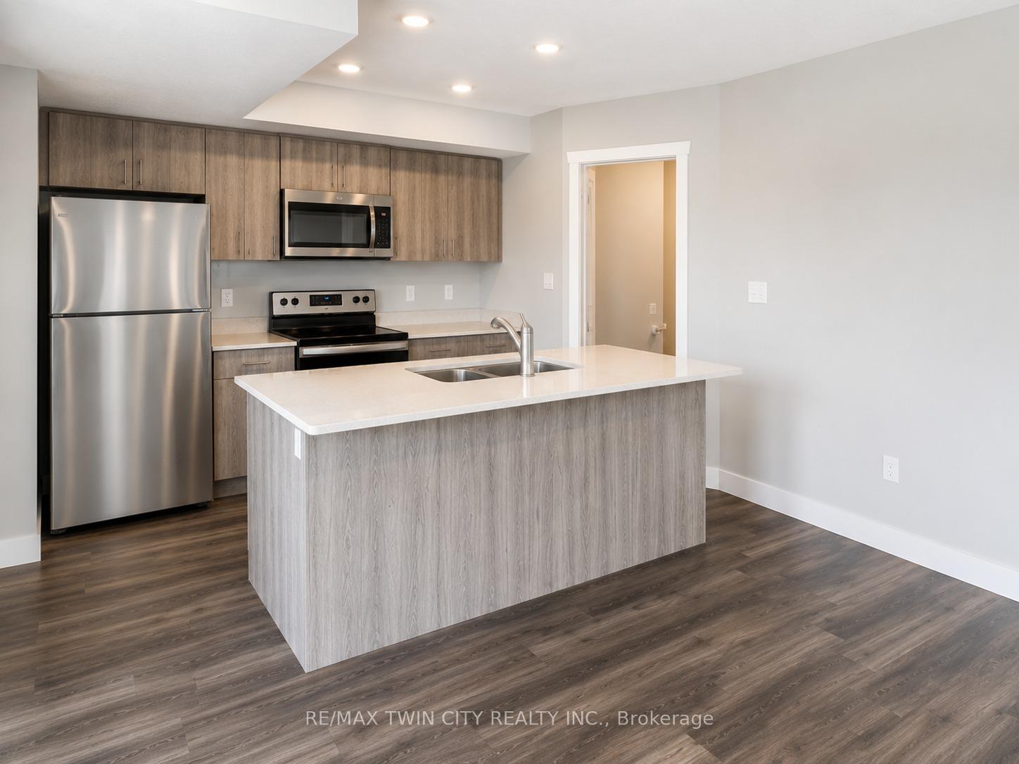 Photo 8 of Unit B3, 1331 Countrystone Drive, Kitchener, Highland West — HOMEH
