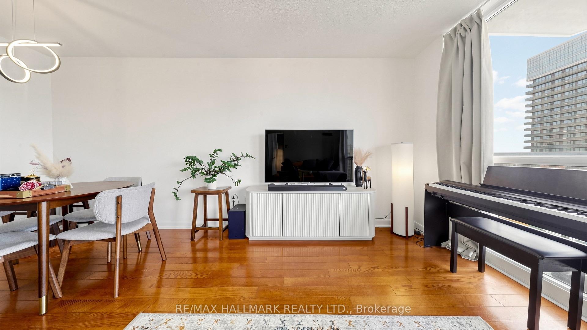 Photo 8 of Unit 2905, 33 Sheppard Avenue E, North York, Willowdale East — HOMEH