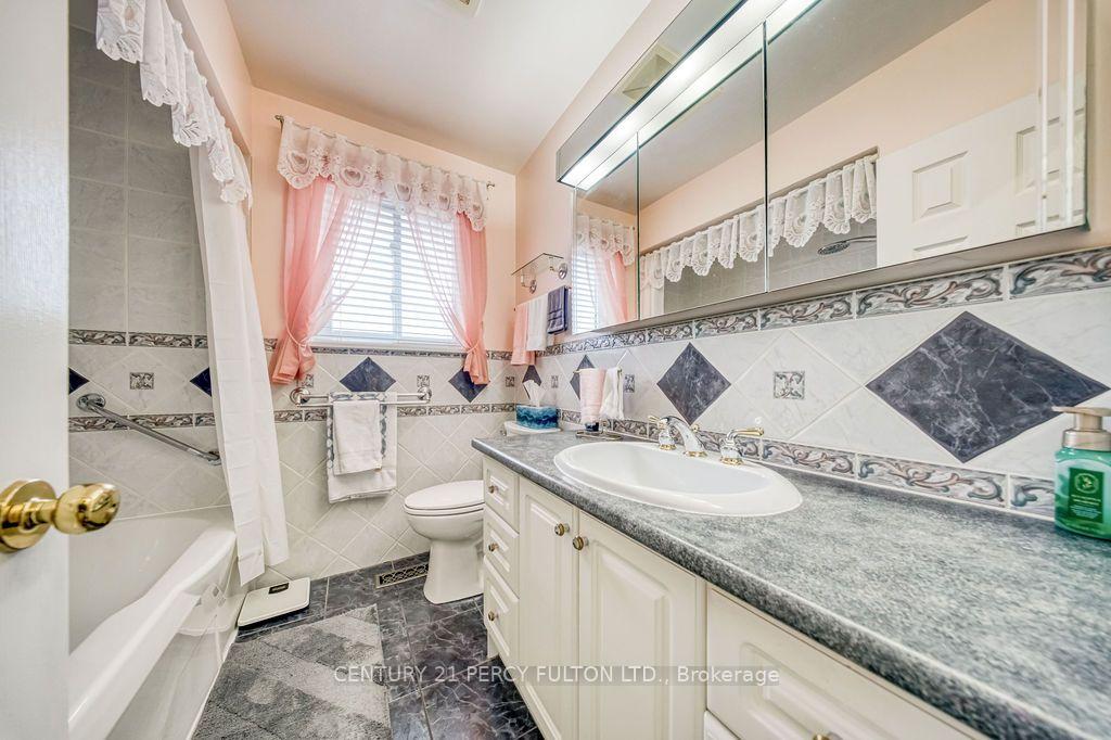 Photo 27 of 70 Limevale Crescent, Scarborough, West Hill — HOMEH