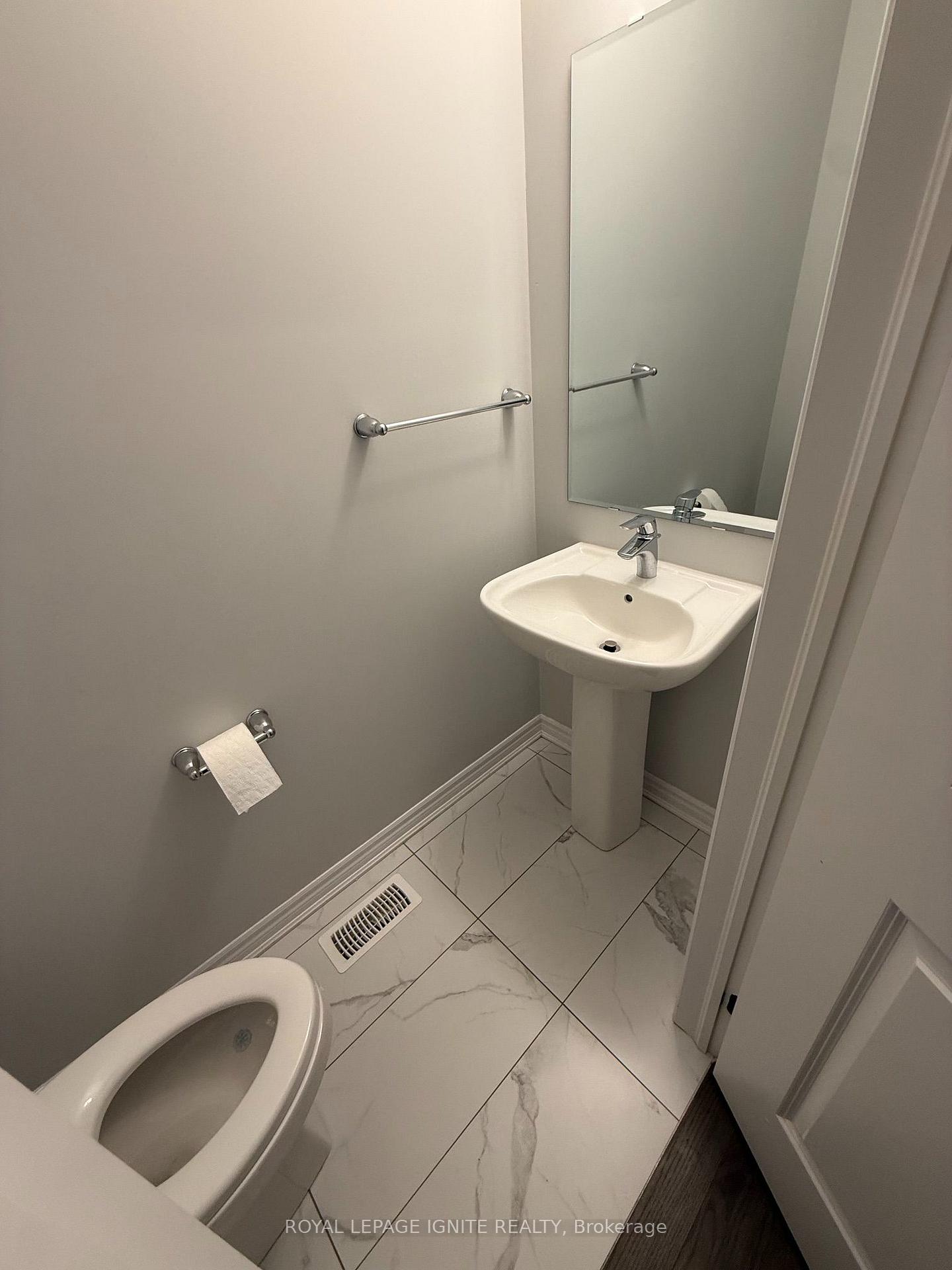 Photo 12 of 25 Sutcliffe Dr, Whitby, Rolling Acres — HOMEH