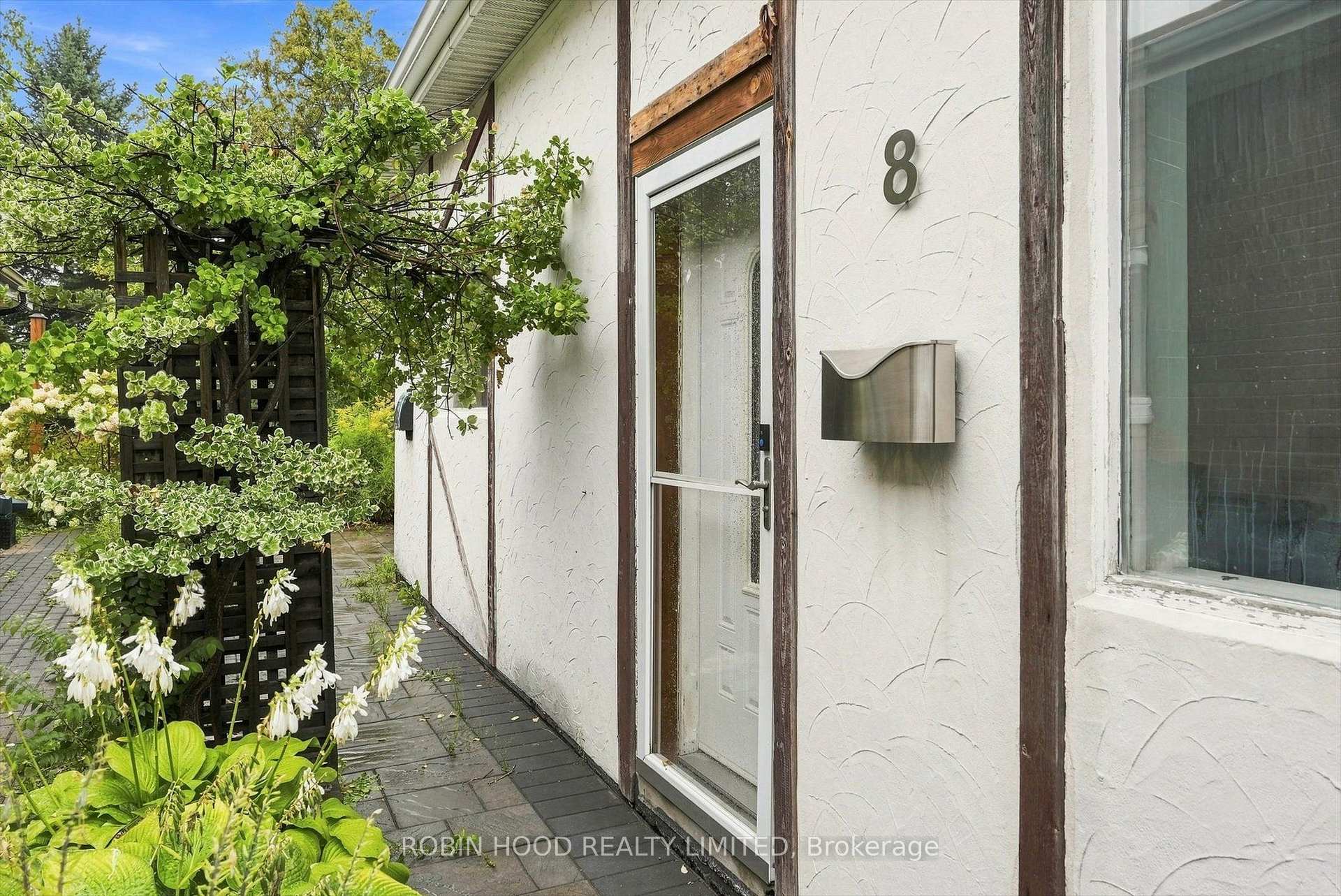 Photo 2 of 8 Pandora Circle, Scarborough, Woburn — HOMEH