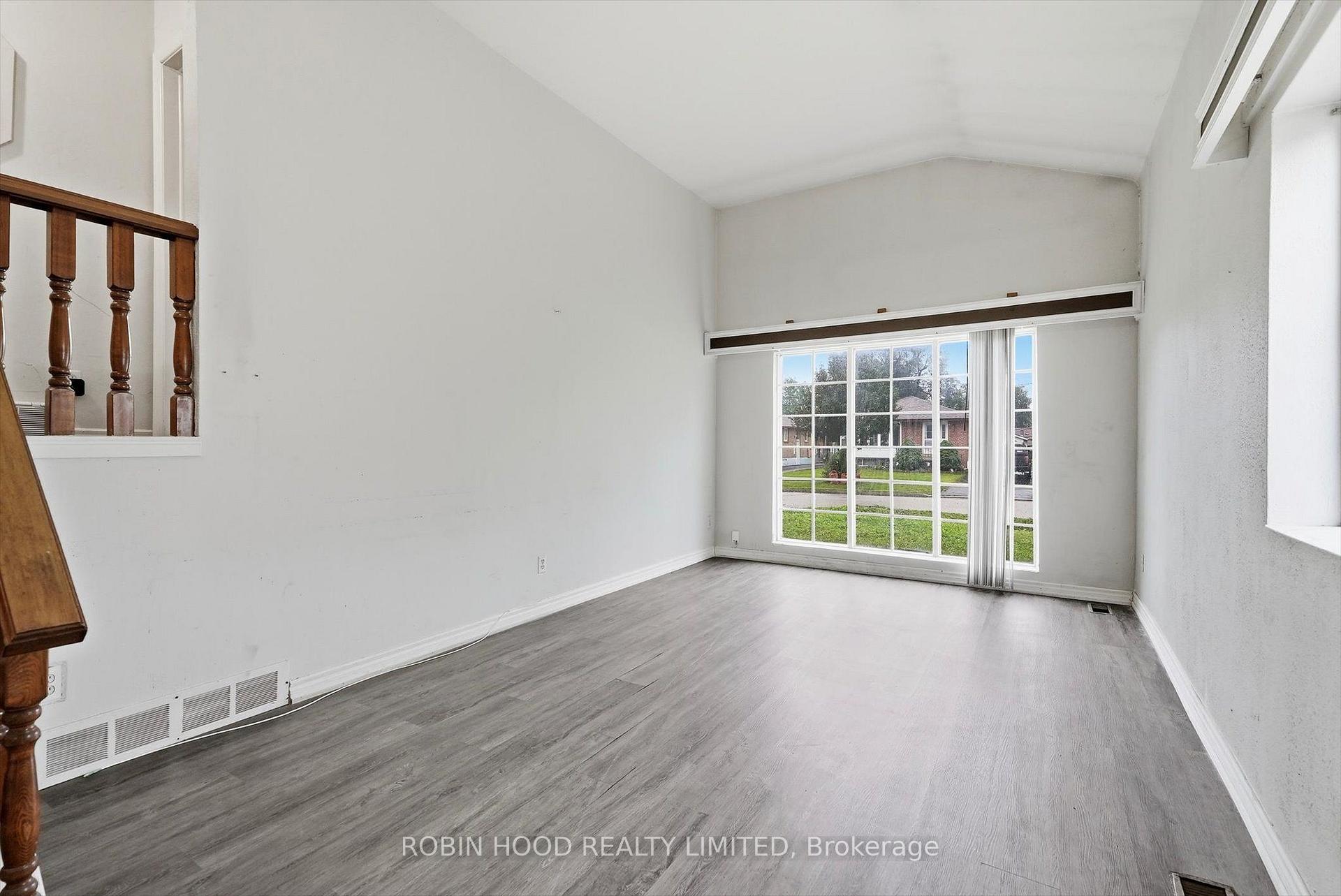 Photo 3 of 8 Pandora Circle, Scarborough, Woburn — HOMEH