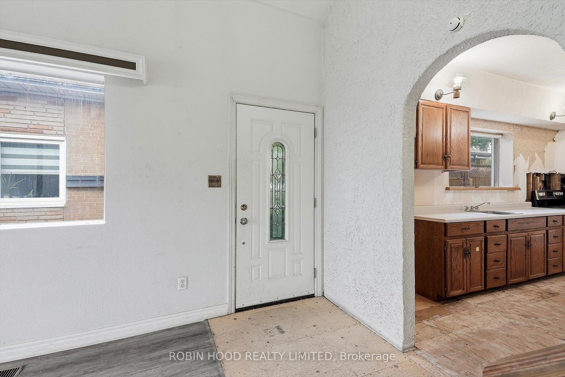Photo 4 of 8 Pandora Circle, Scarborough, Woburn — HOMEH