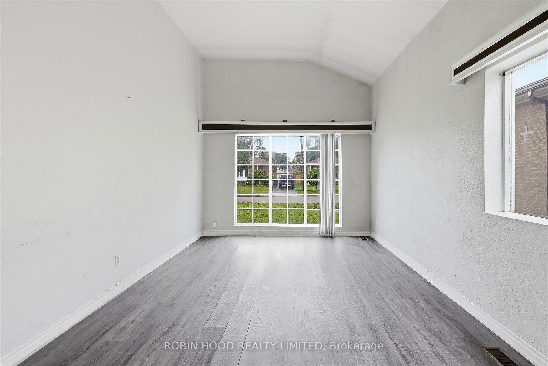 Photo 5 of 8 Pandora Circle, Scarborough, Woburn — HOMEH