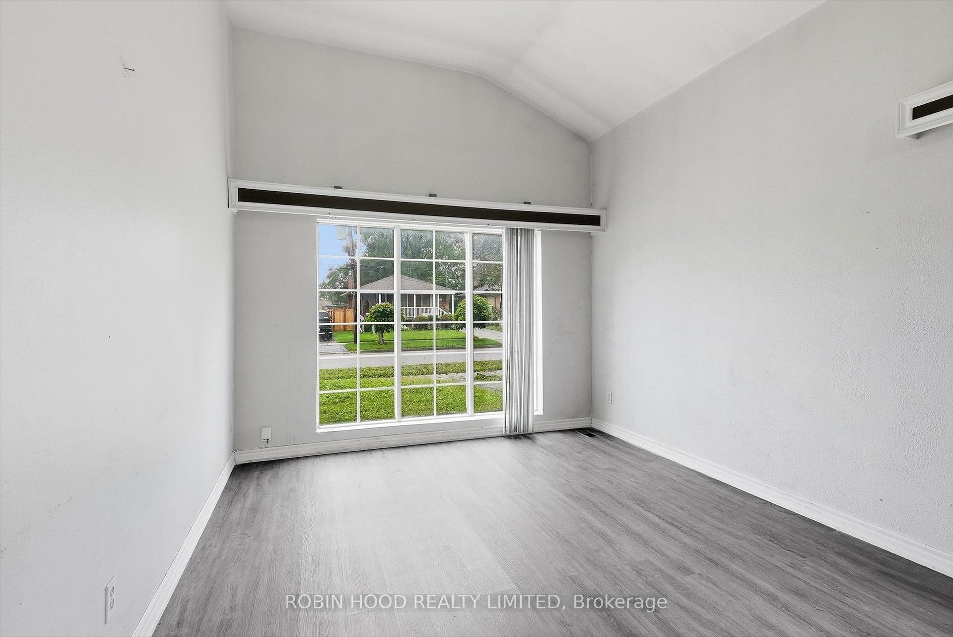 Photo 6 of 8 Pandora Circle, Scarborough, Woburn — HOMEH