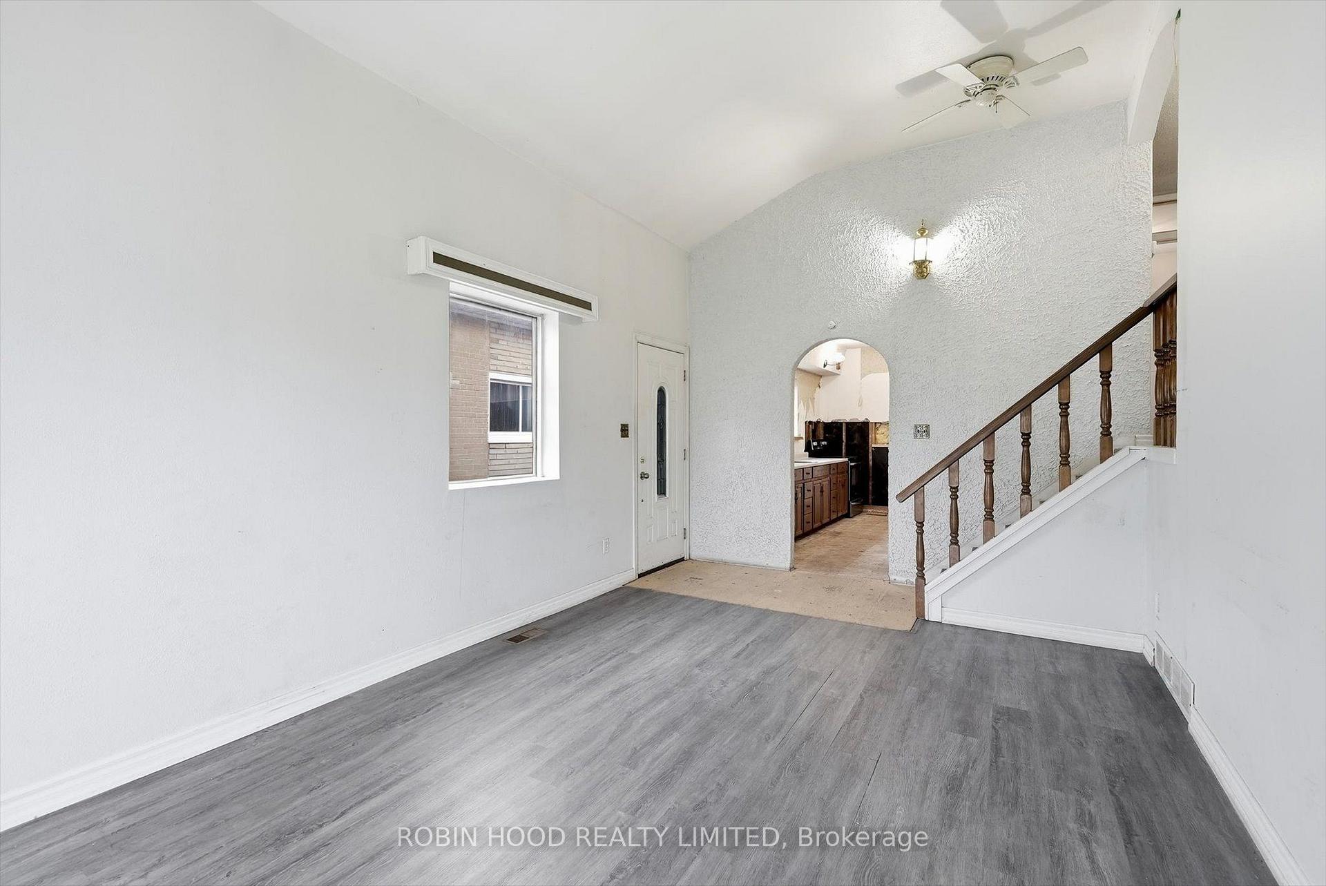 Photo 7 of 8 Pandora Circle, Scarborough, Woburn — HOMEH