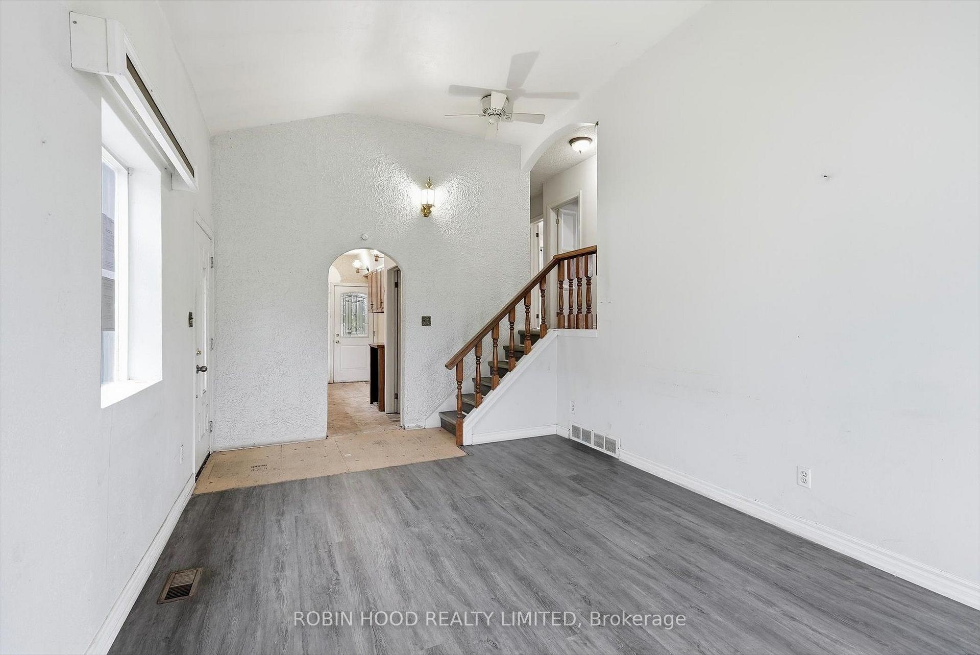 Photo 8 of 8 Pandora Circle, Scarborough, Woburn — HOMEH