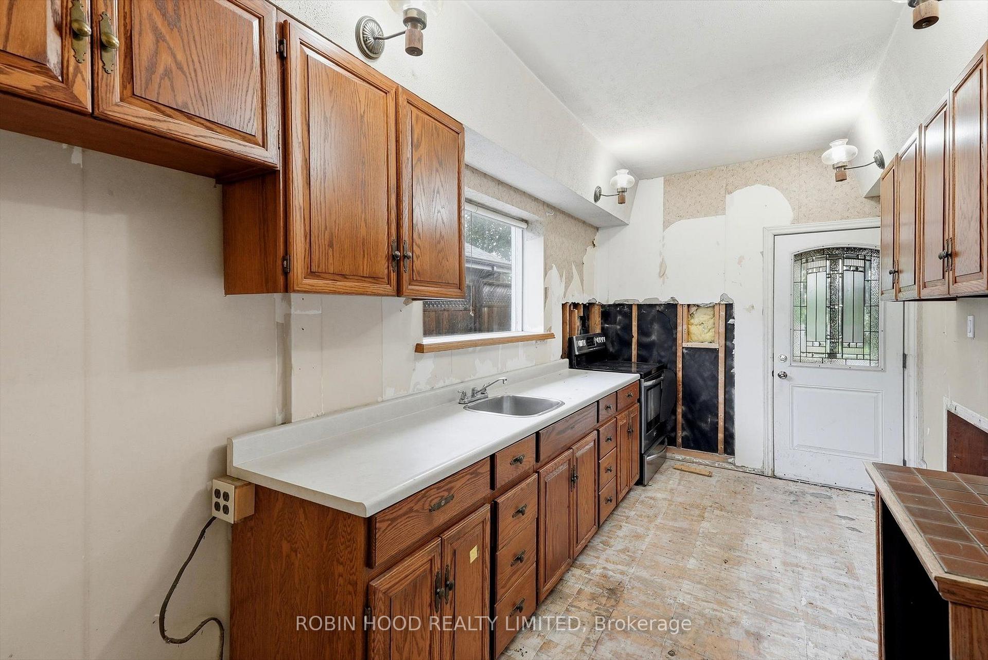 Photo 10 of 8 Pandora Circle, Scarborough, Woburn — HOMEH