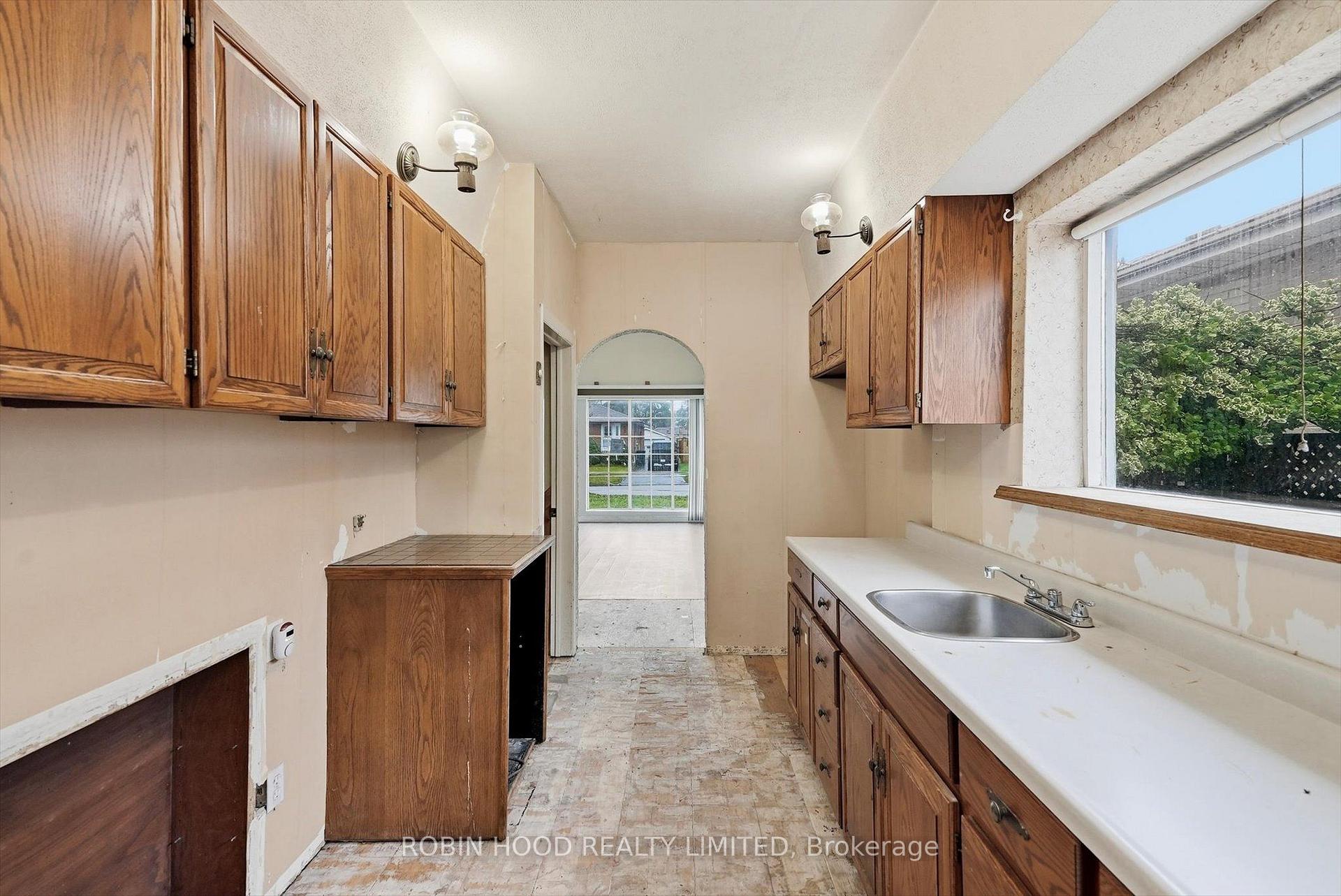 Photo 12 of 8 Pandora Circle, Scarborough, Woburn — HOMEH