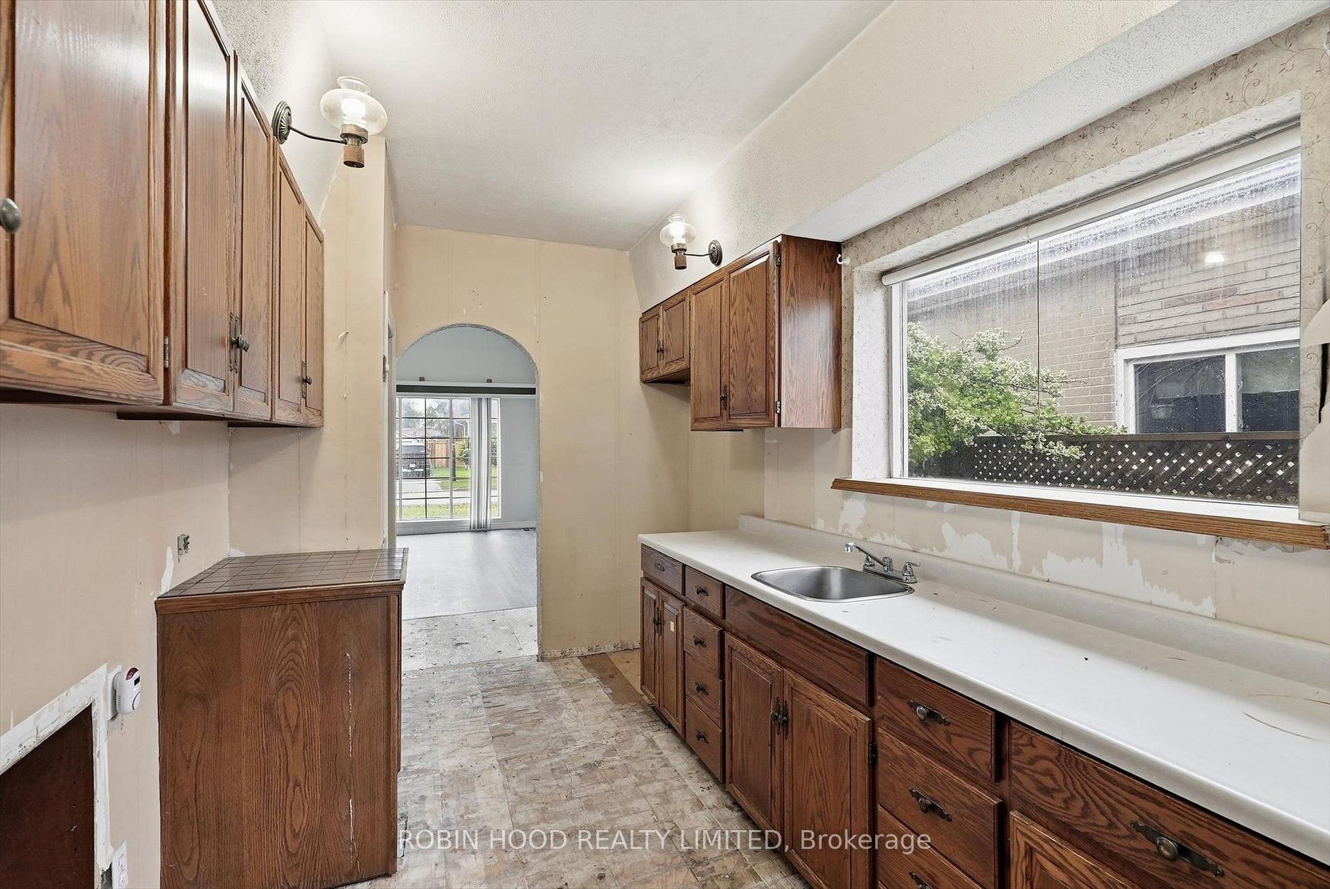 Photo 13 of 8 Pandora Circle, Scarborough, Woburn — HOMEH